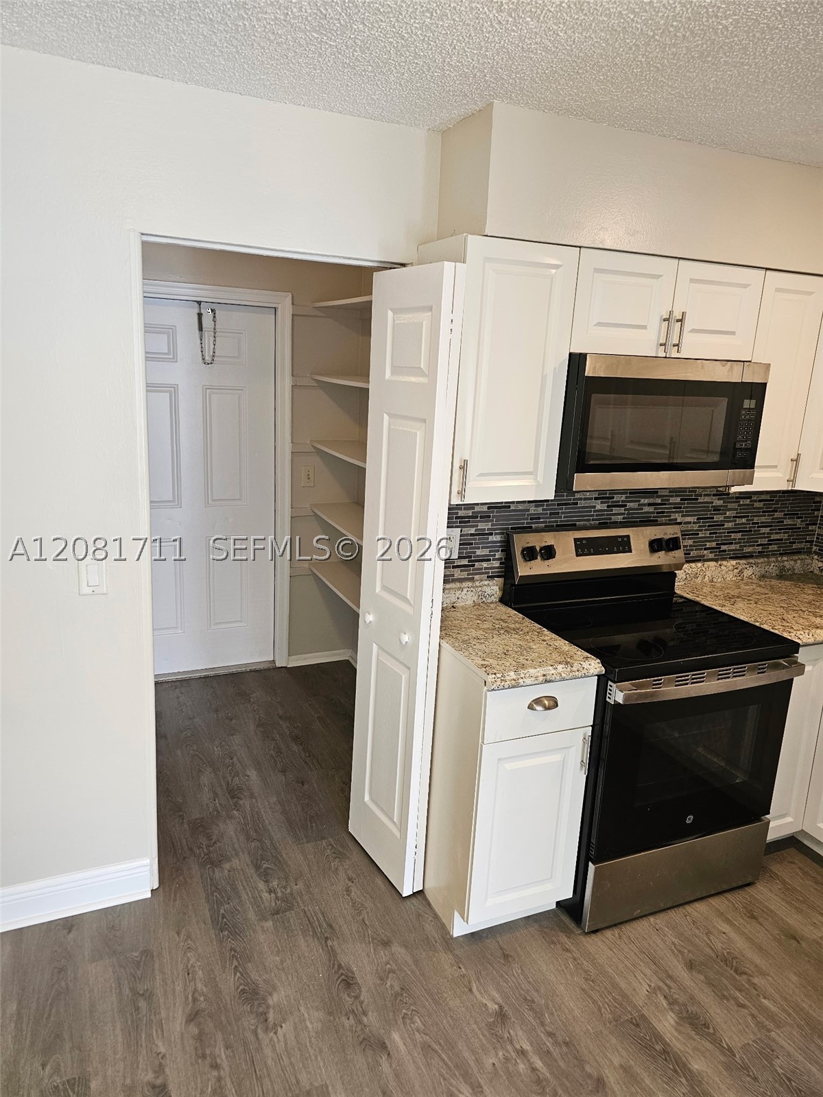 2302 Johnson St 3 Property Photo 11