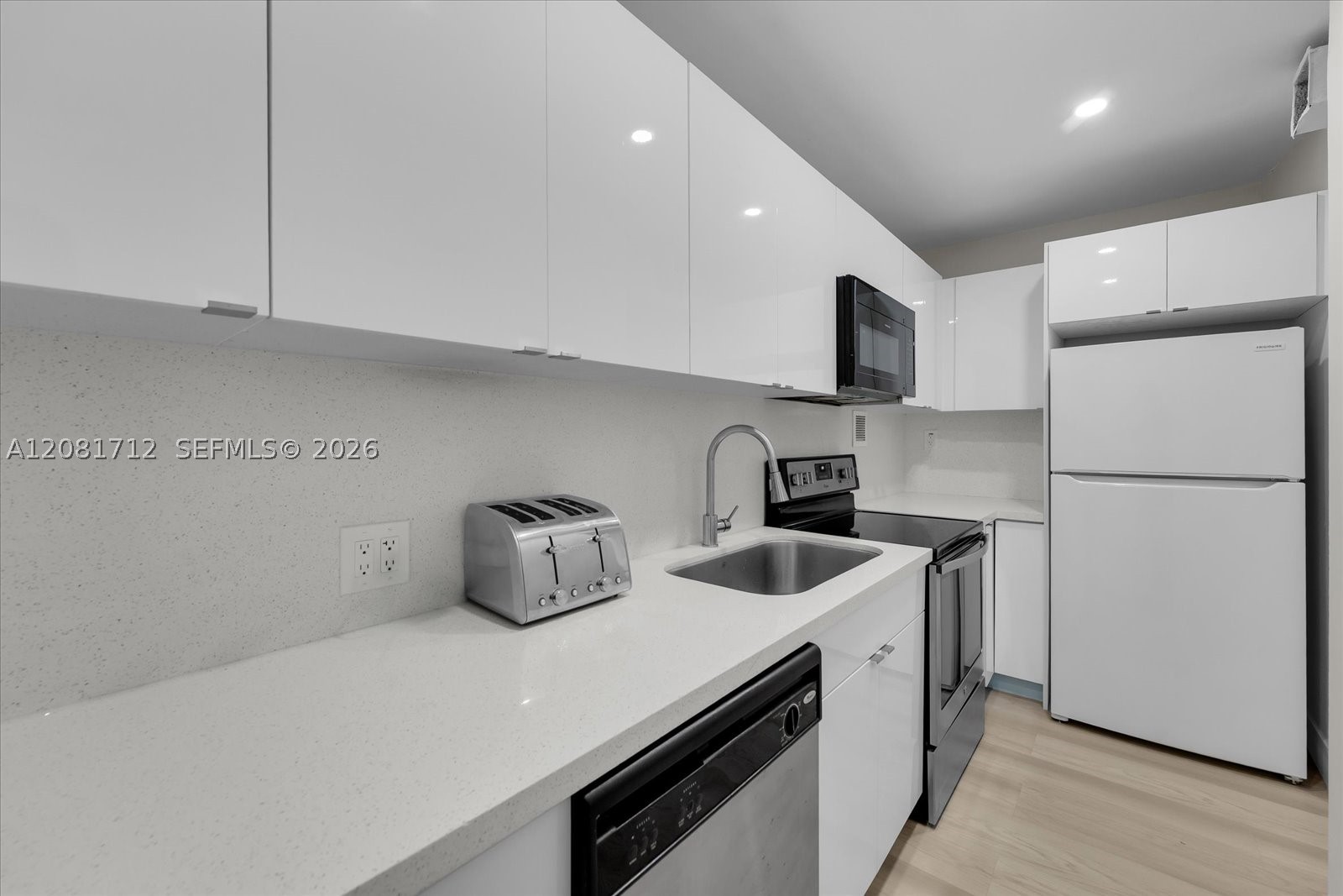 1200 West Ave Ph28 Property Photo 11