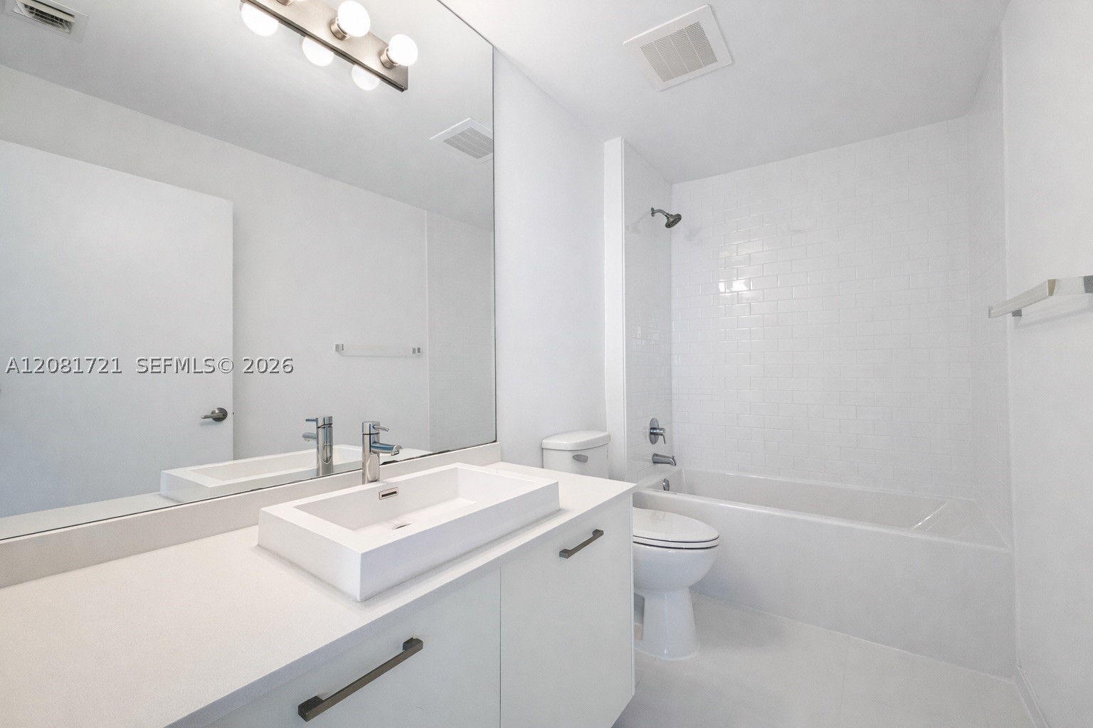 151 Se 1st St 3001 Property Photo 11