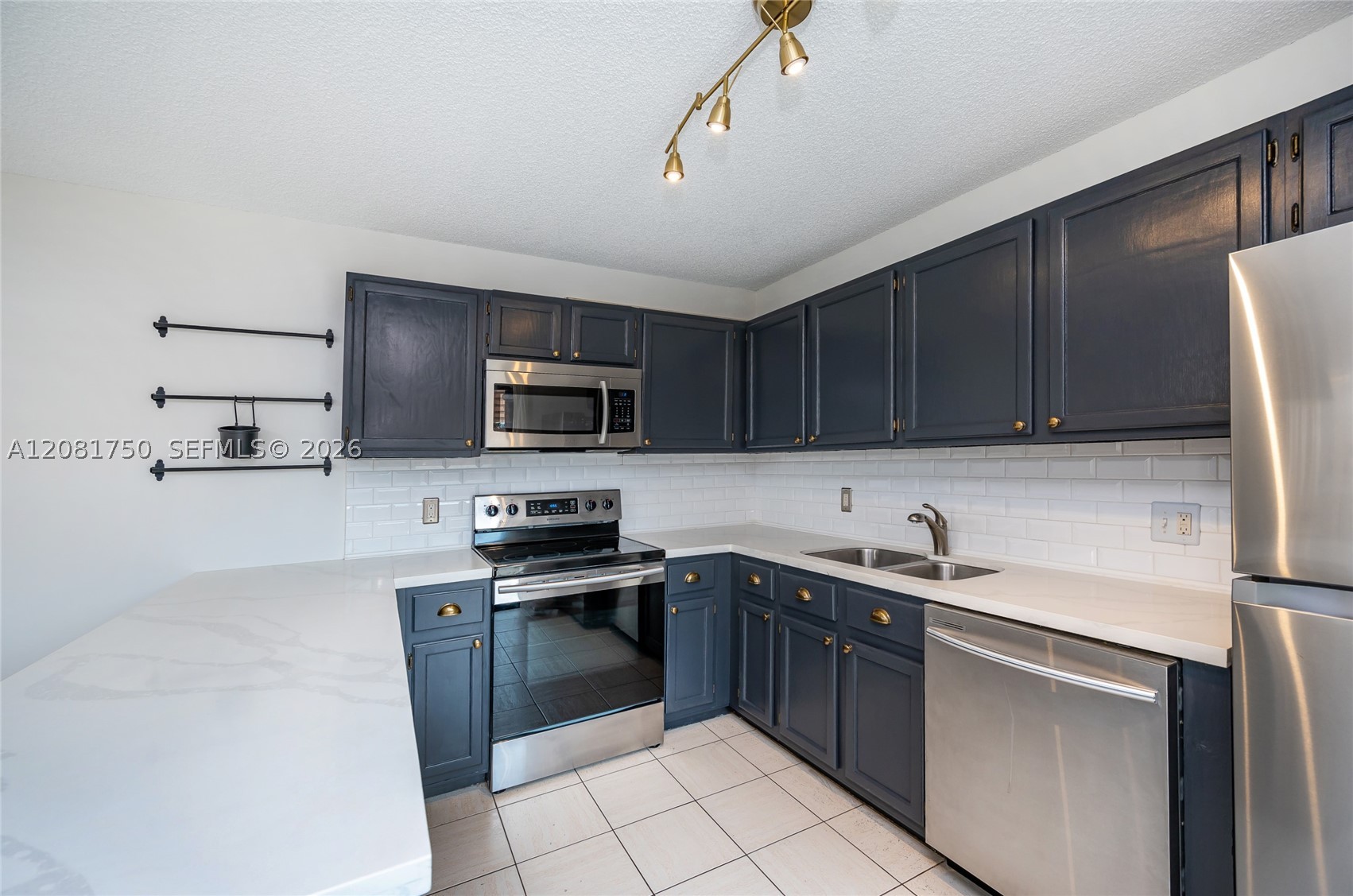 2536 Camelot Ct 2536 Property Photo 5