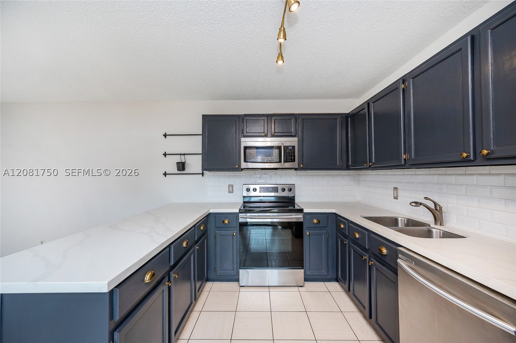 2536 Camelot Ct 2536 Property Photo 6