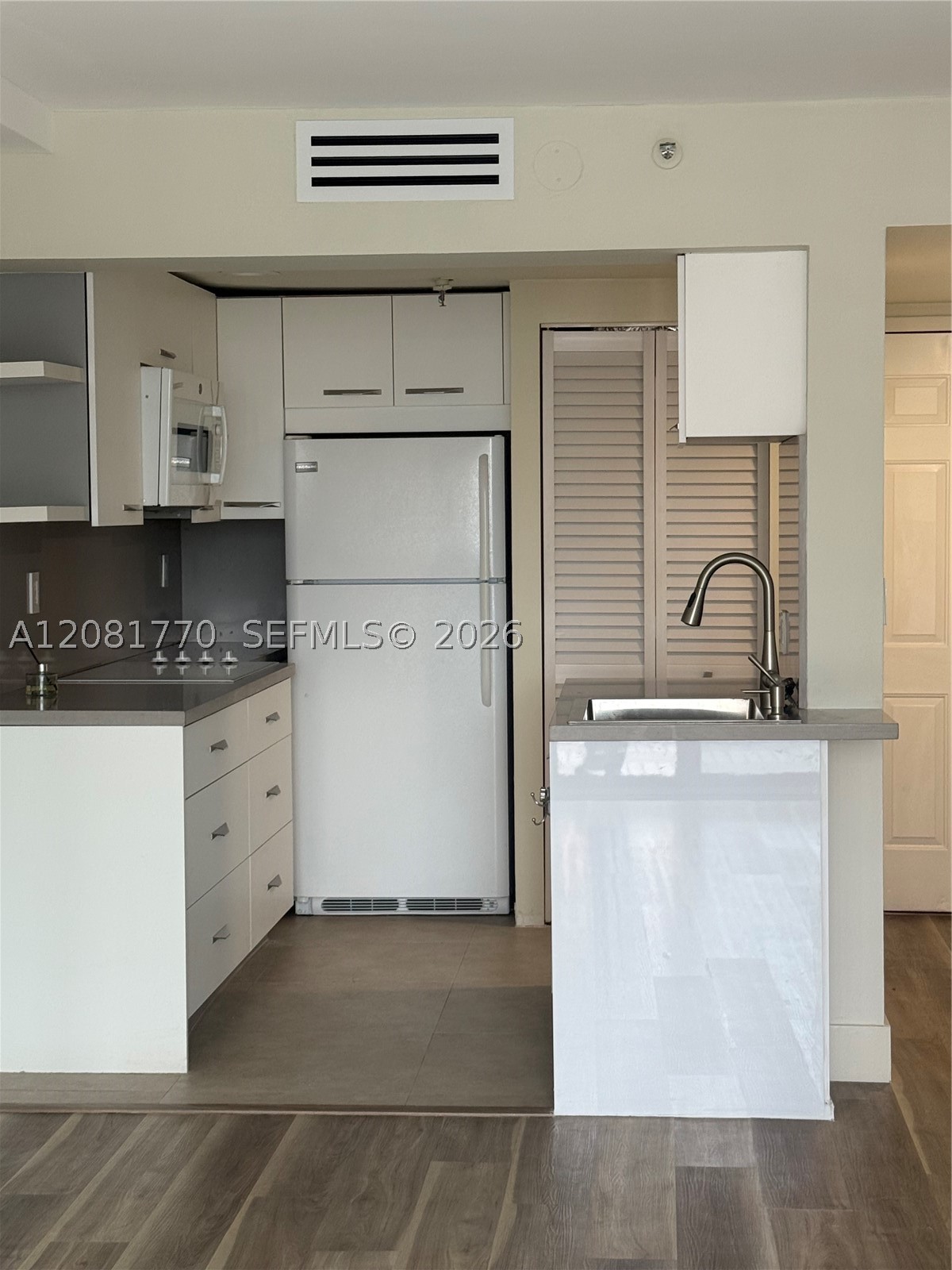 540 Brickell Key Dr 726 Property Photo 10