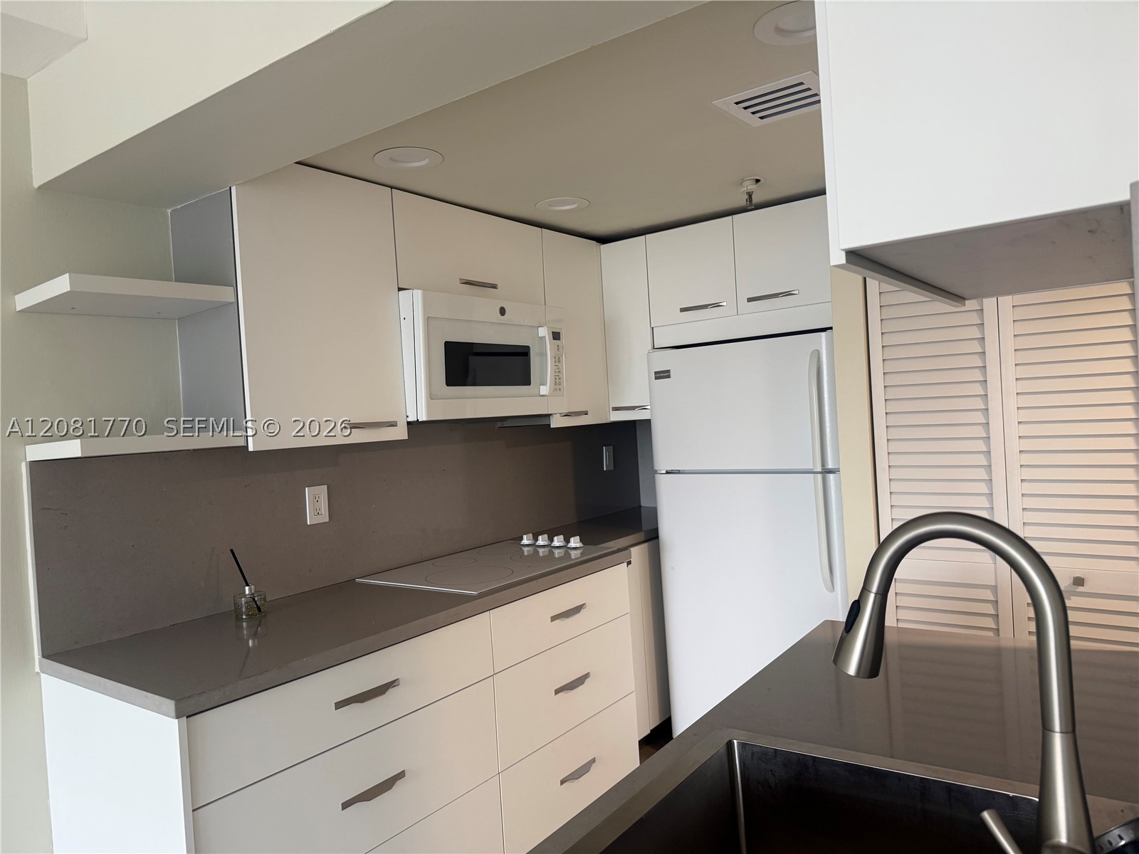 540 Brickell Key Dr 726 Property Photo 21