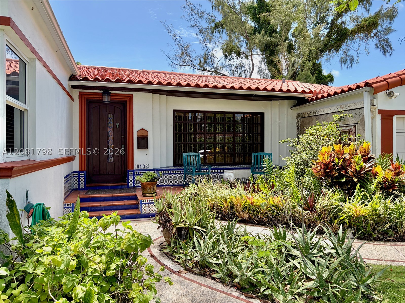 9132 Byron Ave Property Photo 3