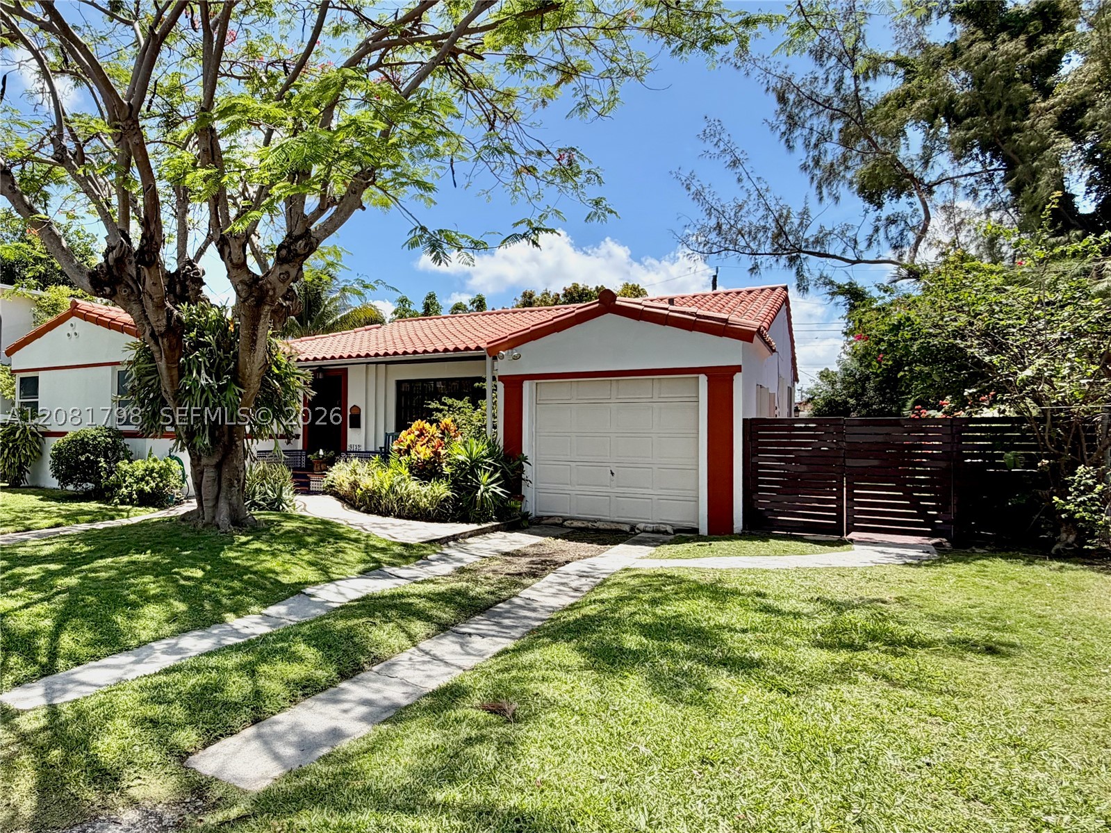 9132 Byron Ave Property Photo 6