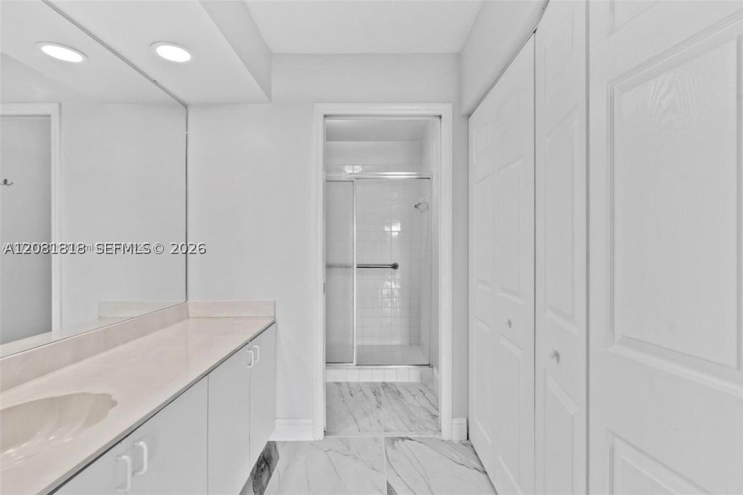710 Se 22nd Ln Property Photo 9