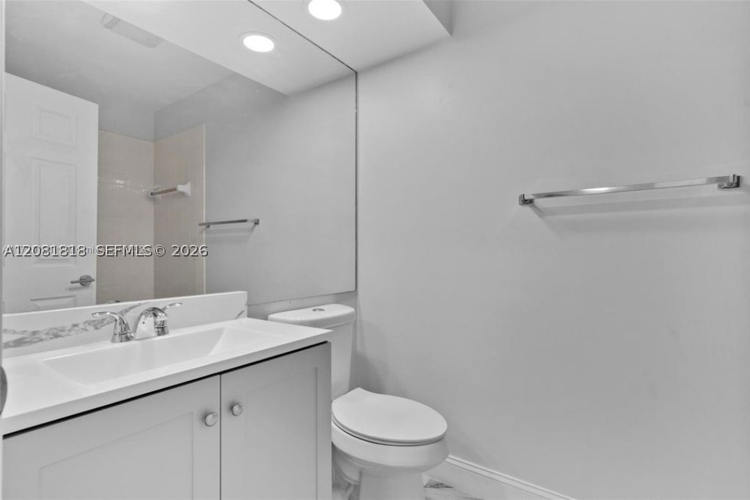 710 Se 22nd Ln Property Photo 10