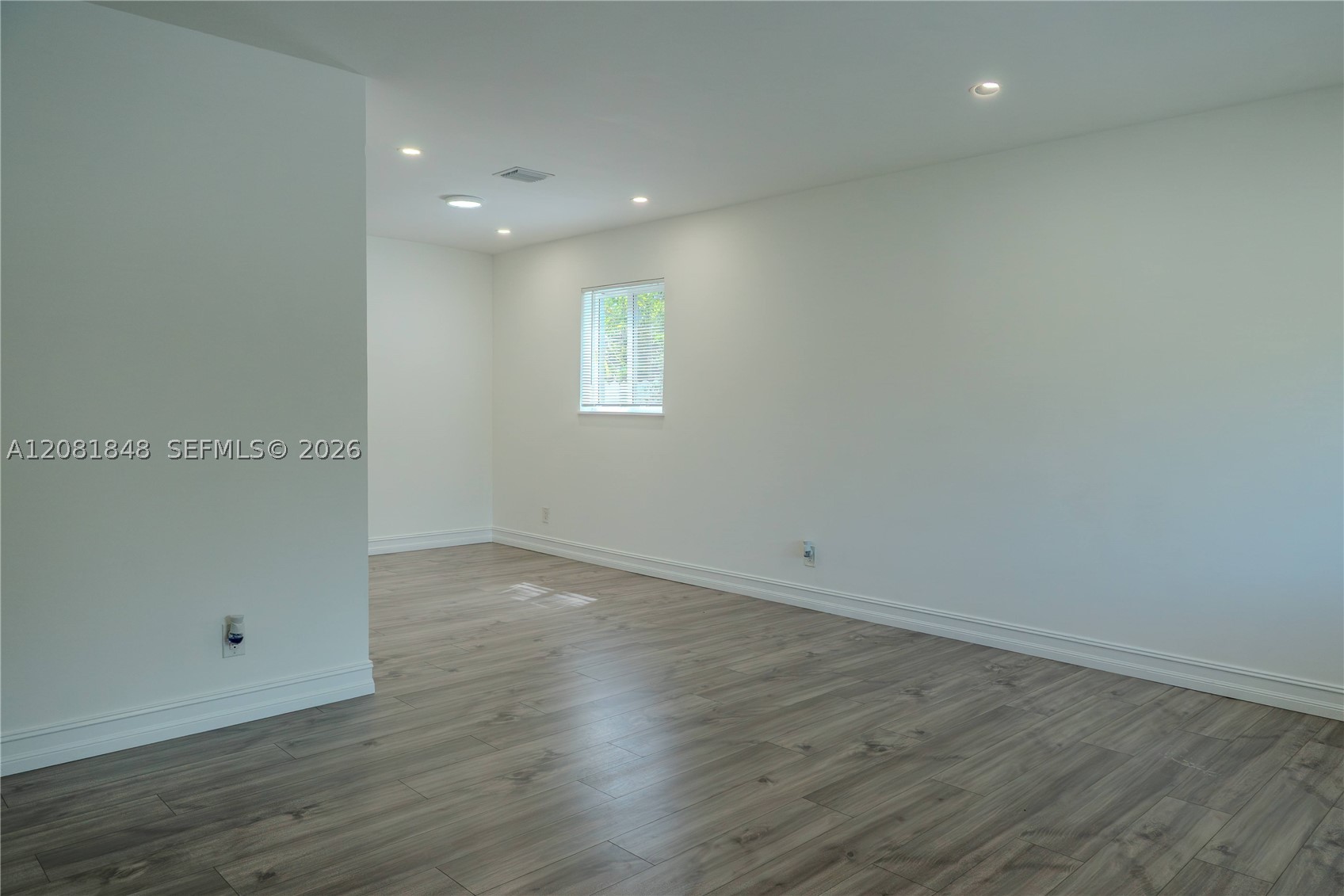 726 56th St Property Photo 8