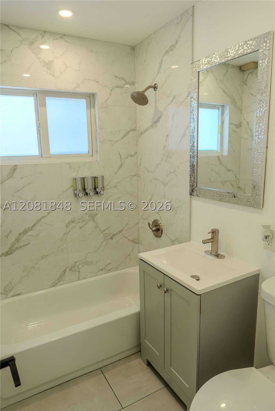 726 56th St Property Photo 9