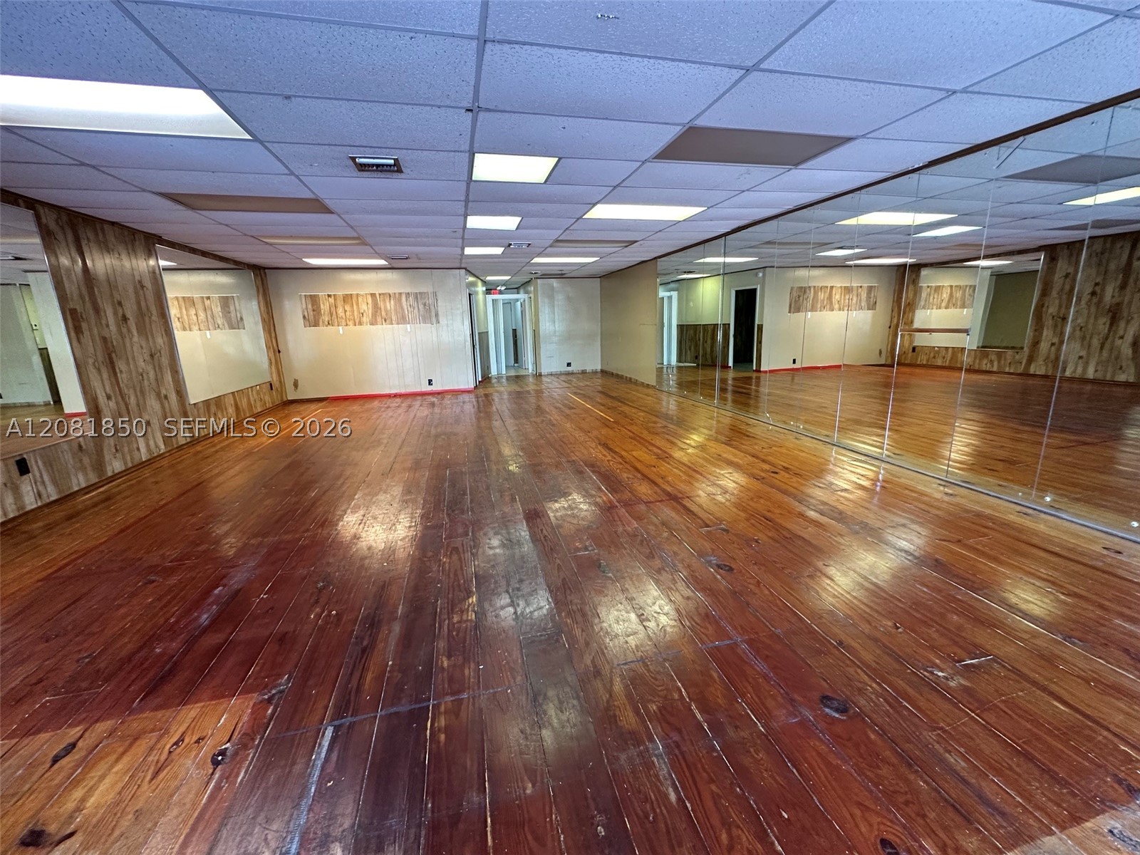 17122 W Dixie Hwy Property Photo 3