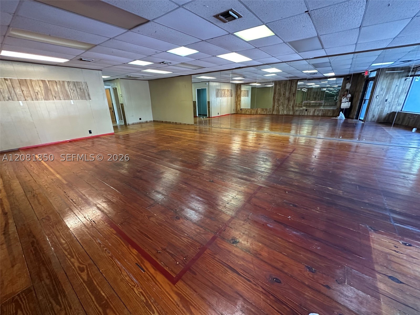 17122 W Dixie Hwy Property Photo 4