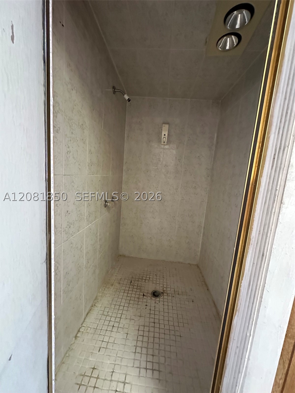 17122 W Dixie Hwy Property Photo 8