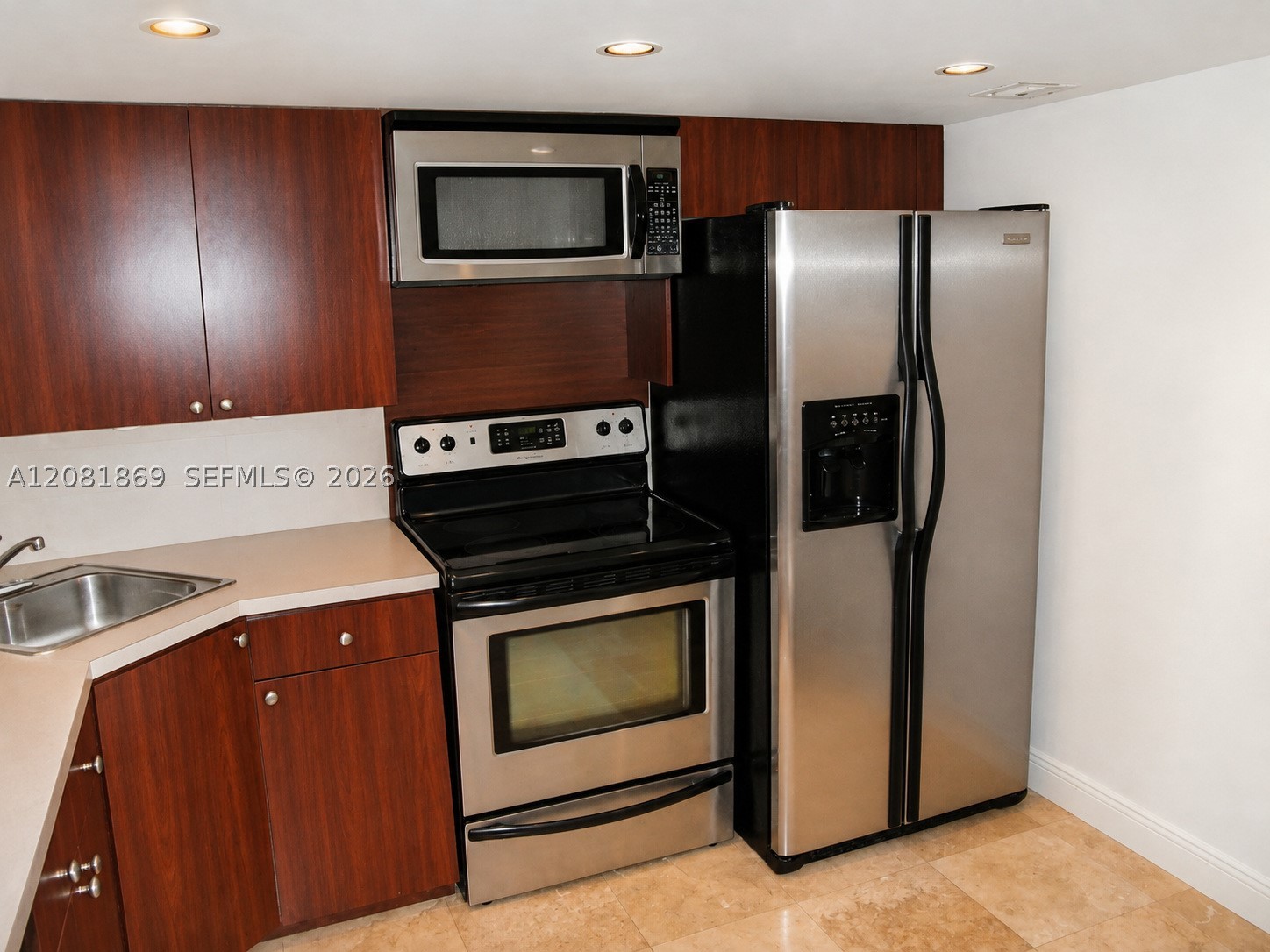 555 Ne 15th St 28d Property Photo 5