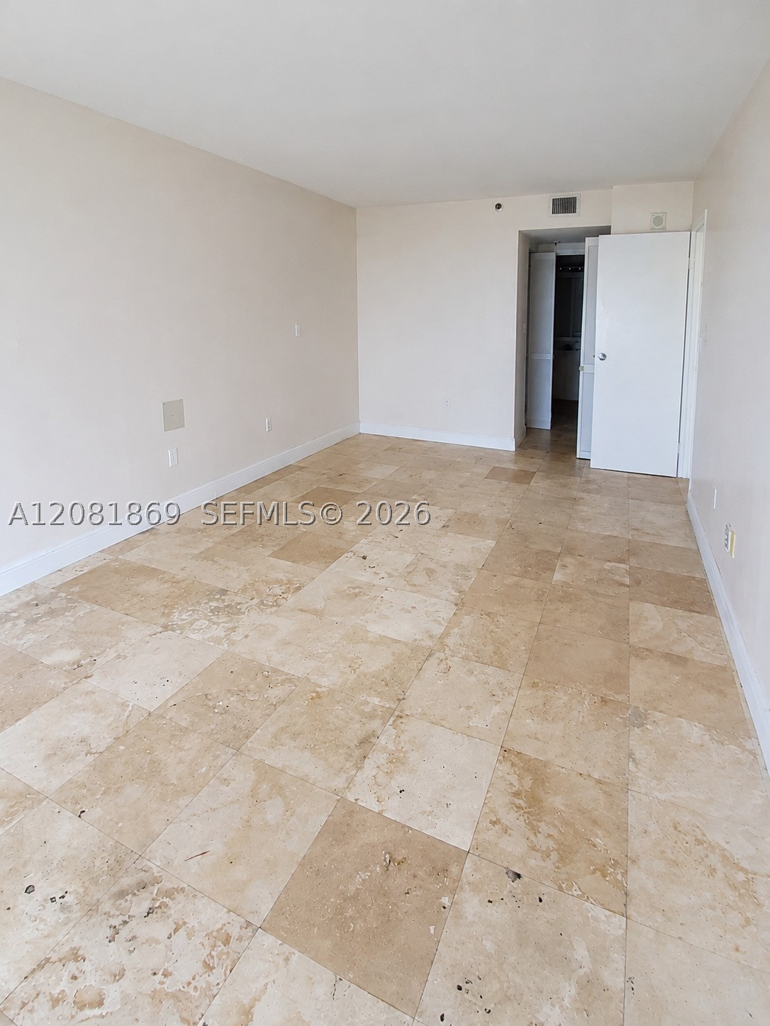555 Ne 15th St 28d Property Photo 6