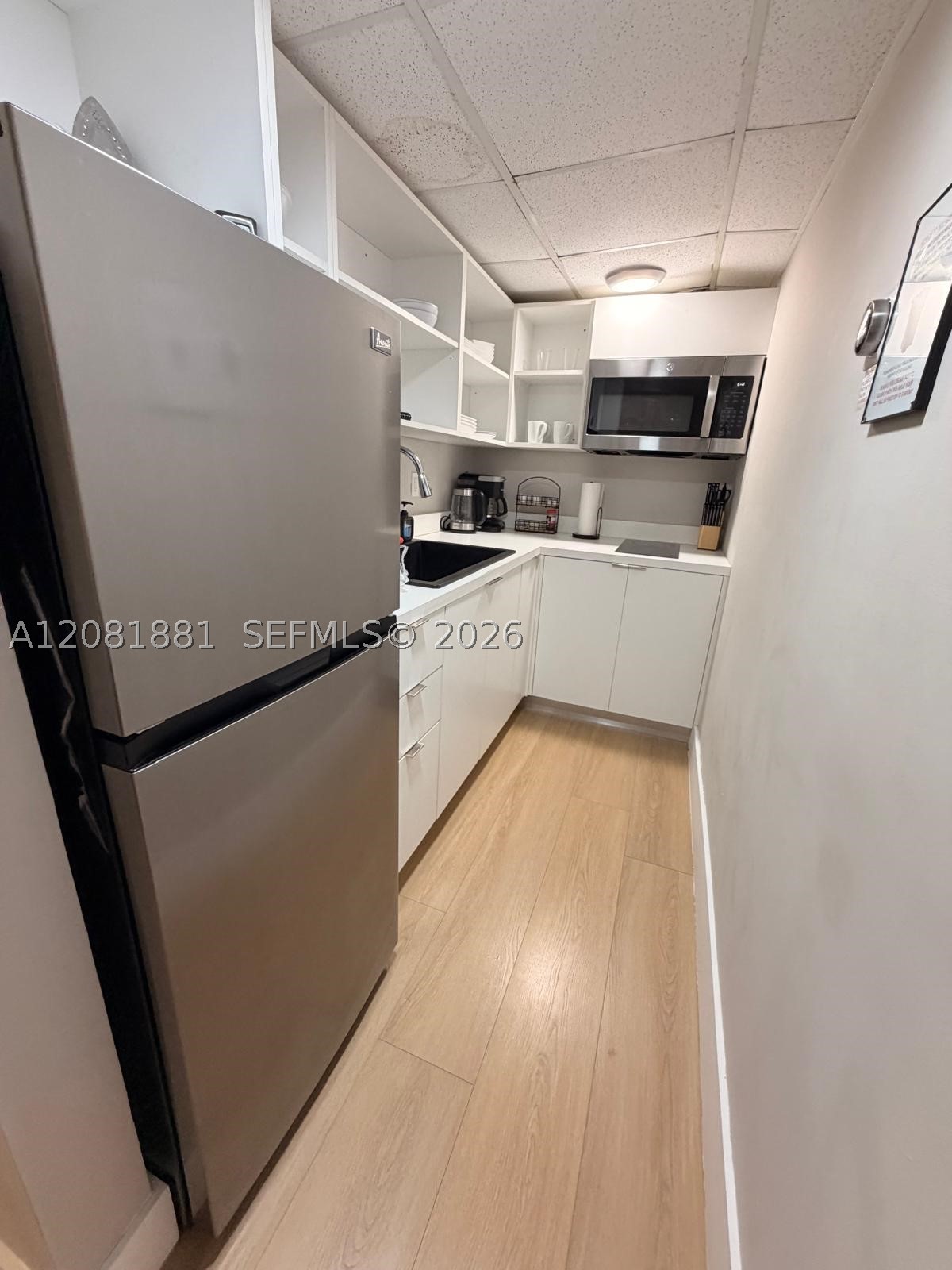 750 Collins Ave 206 Property Photo 3