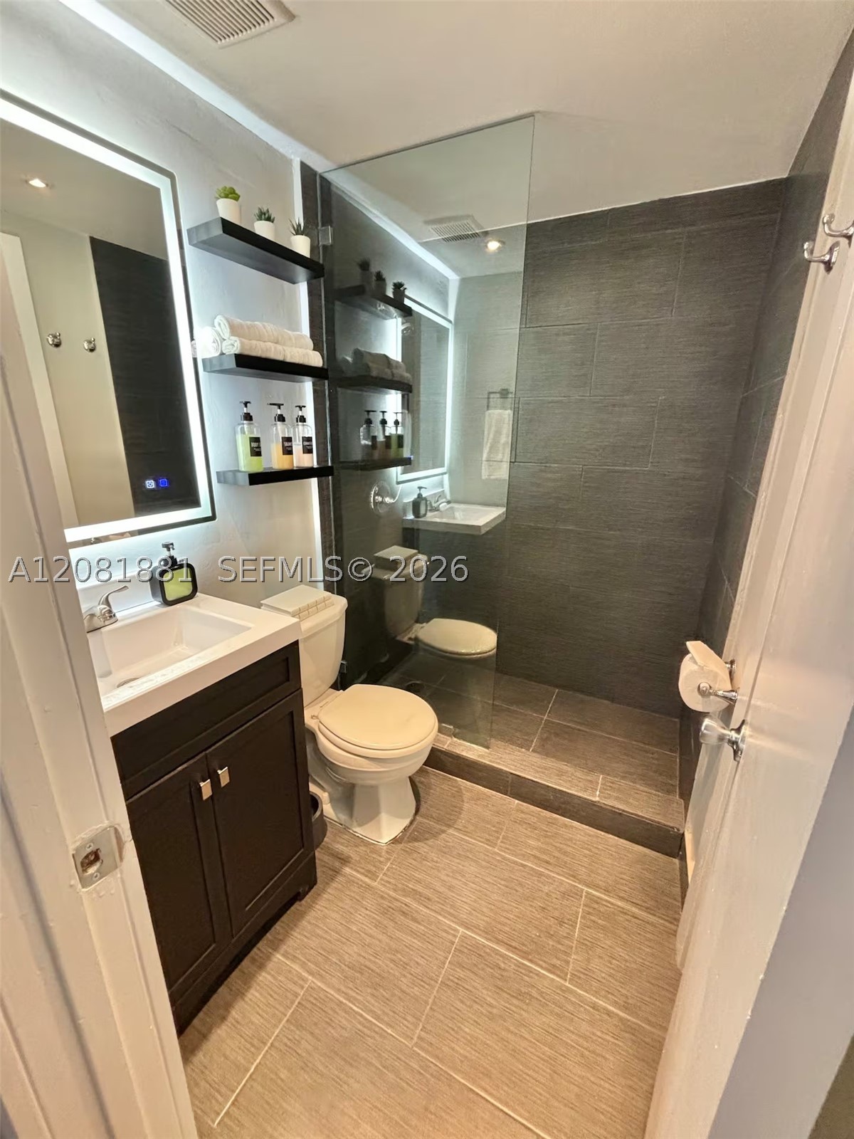 750 Collins Ave 206 Property Photo 7