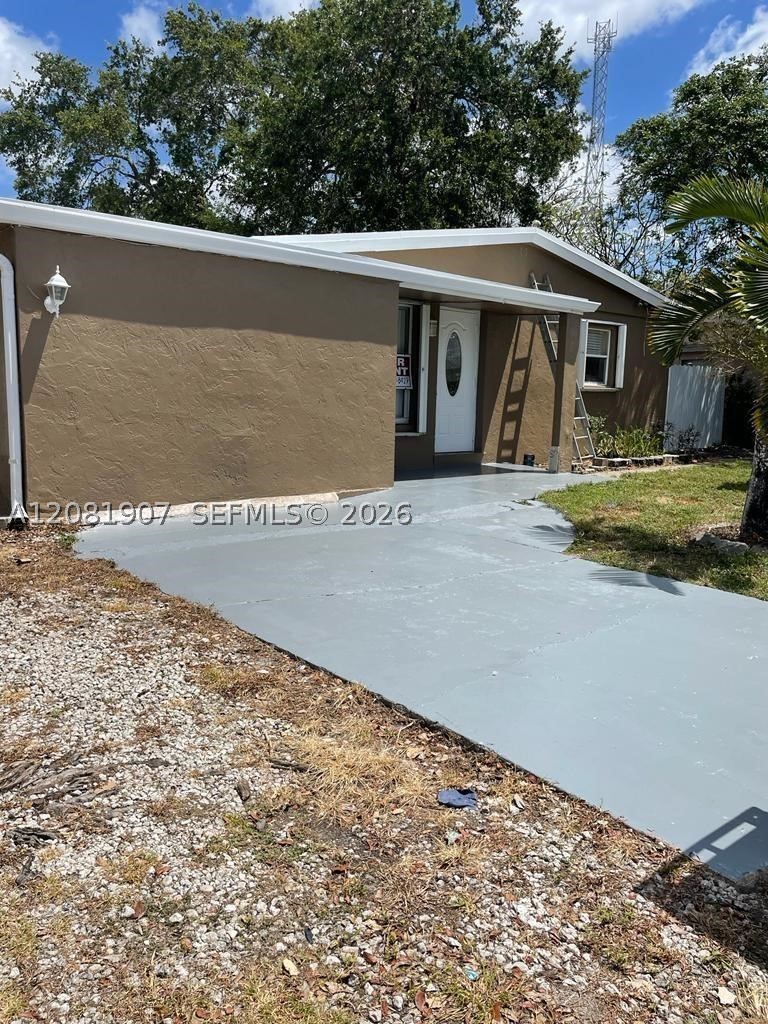 4041 SW 50th St Property Photo 1