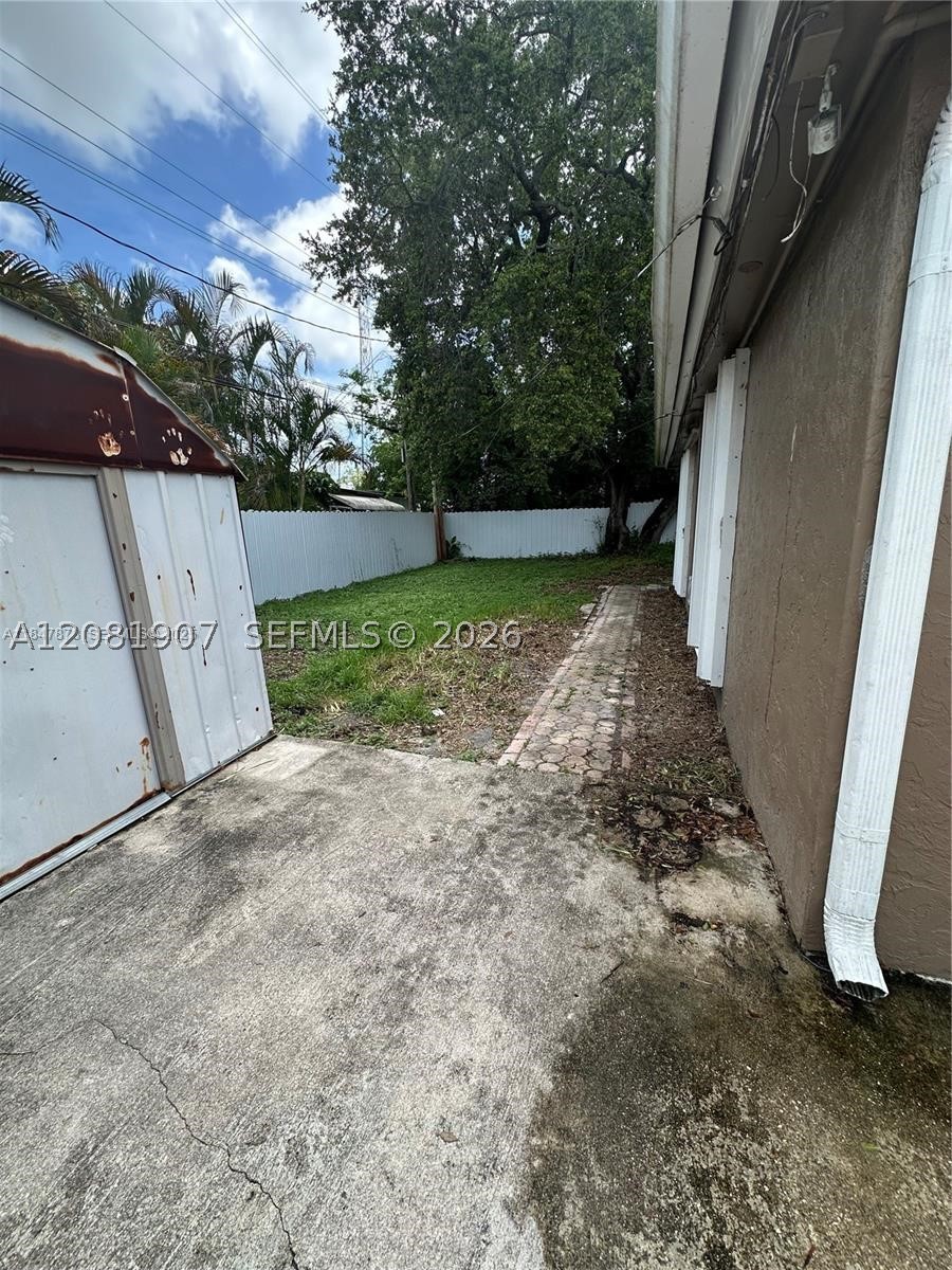 4041 Sw 50th St Property Photo 3