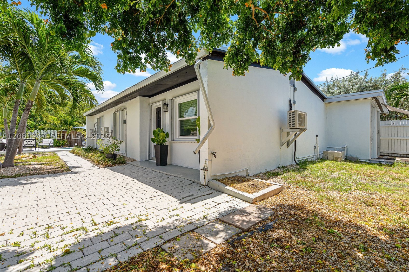 1300 Ashby St Property Photo 5