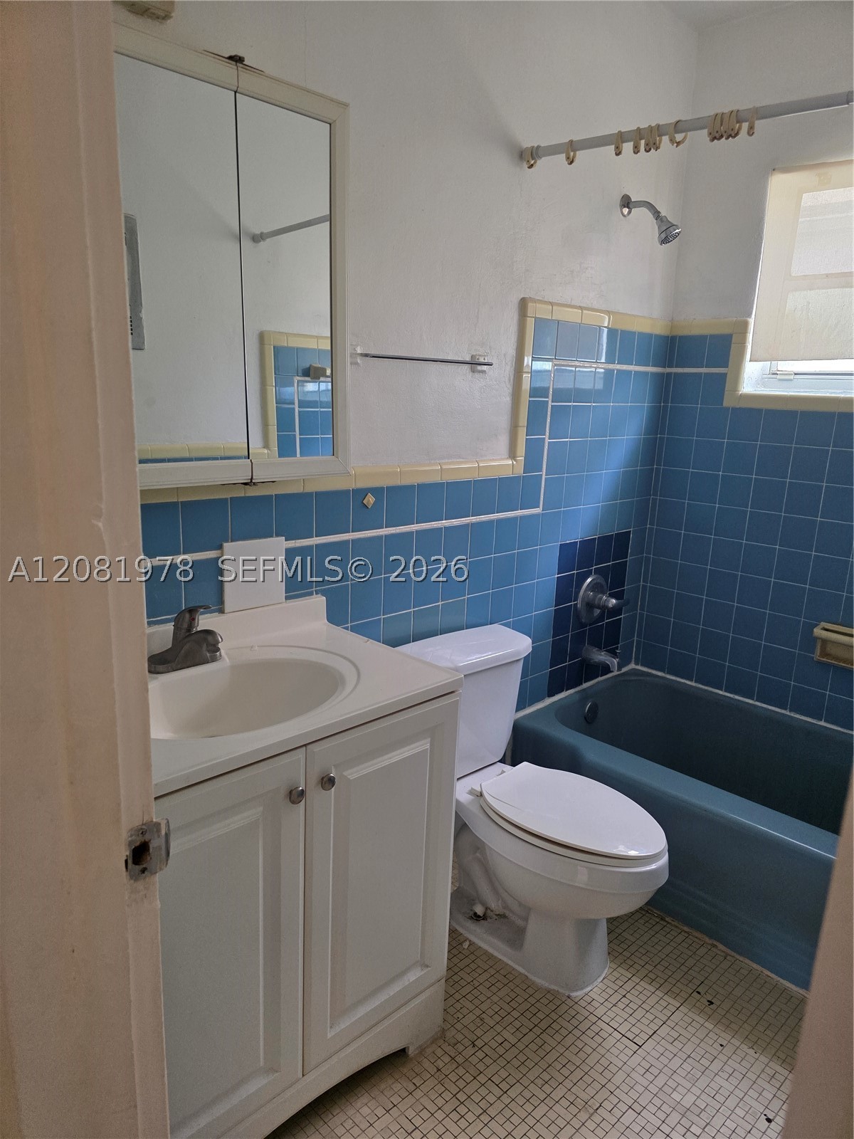 635 8th St 202 Property Photo 8