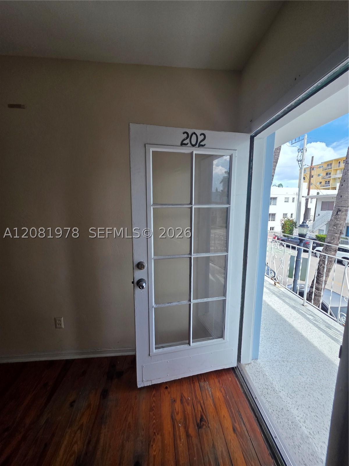 635 8th St 202 Property Photo 14
