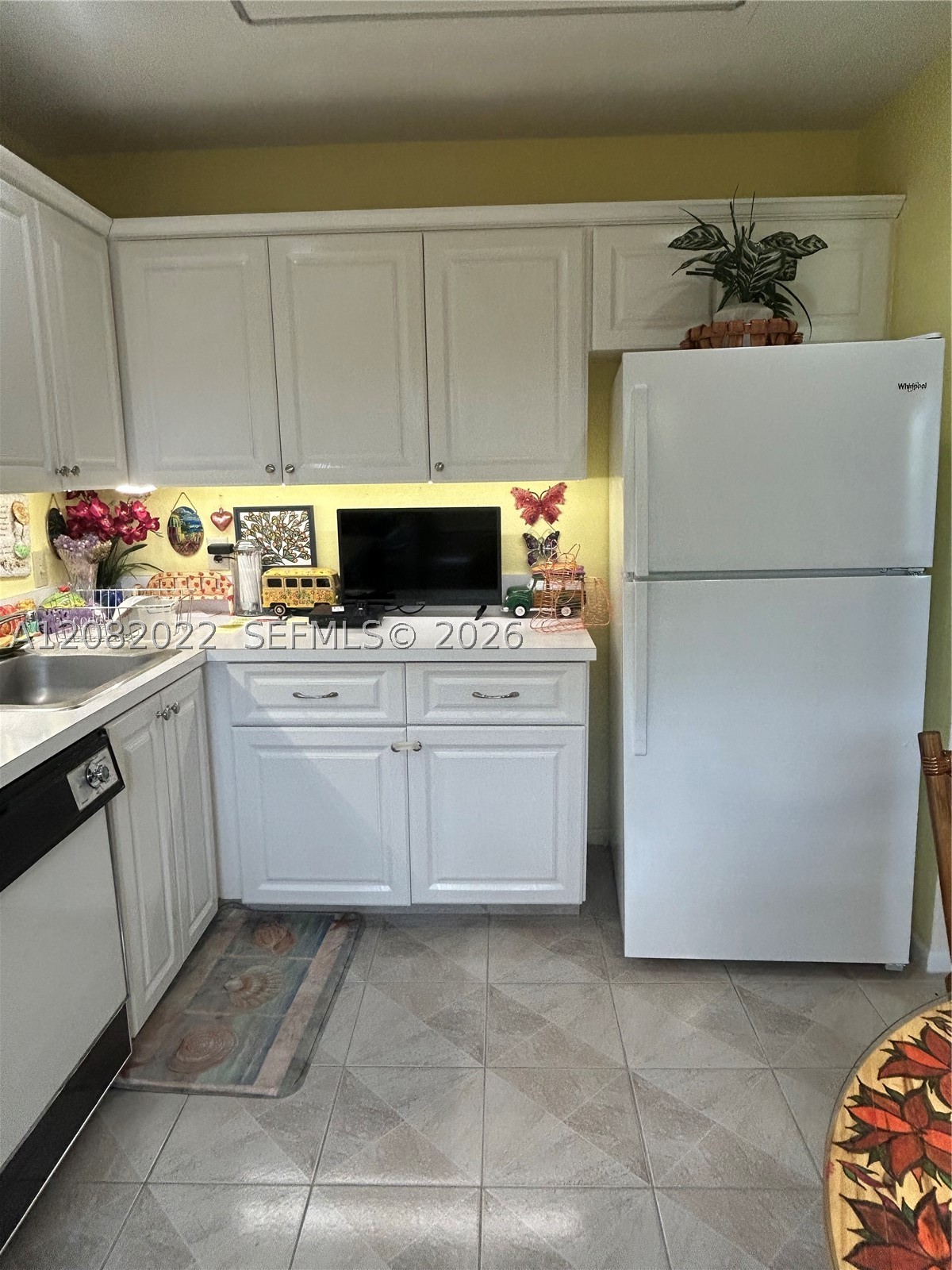 9205 Pecky Cypress Ln 8f Property Photo 4