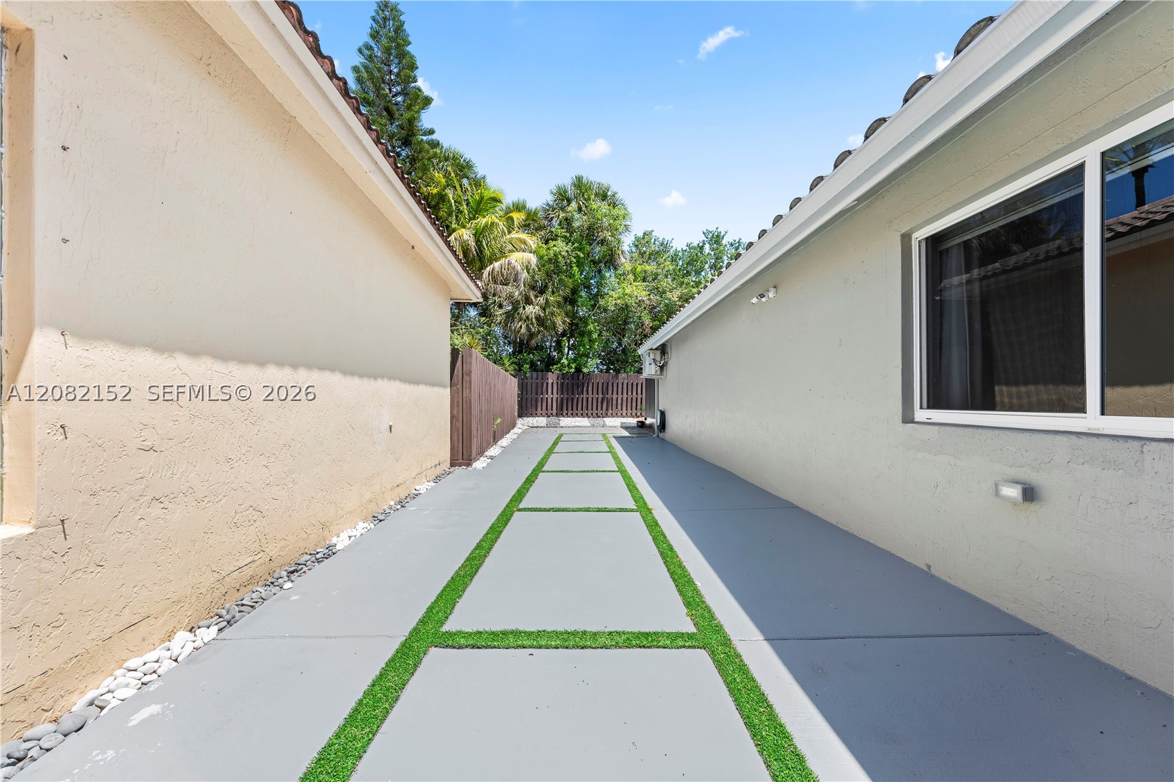 1077 Nw 170th Ave Property Photo 24