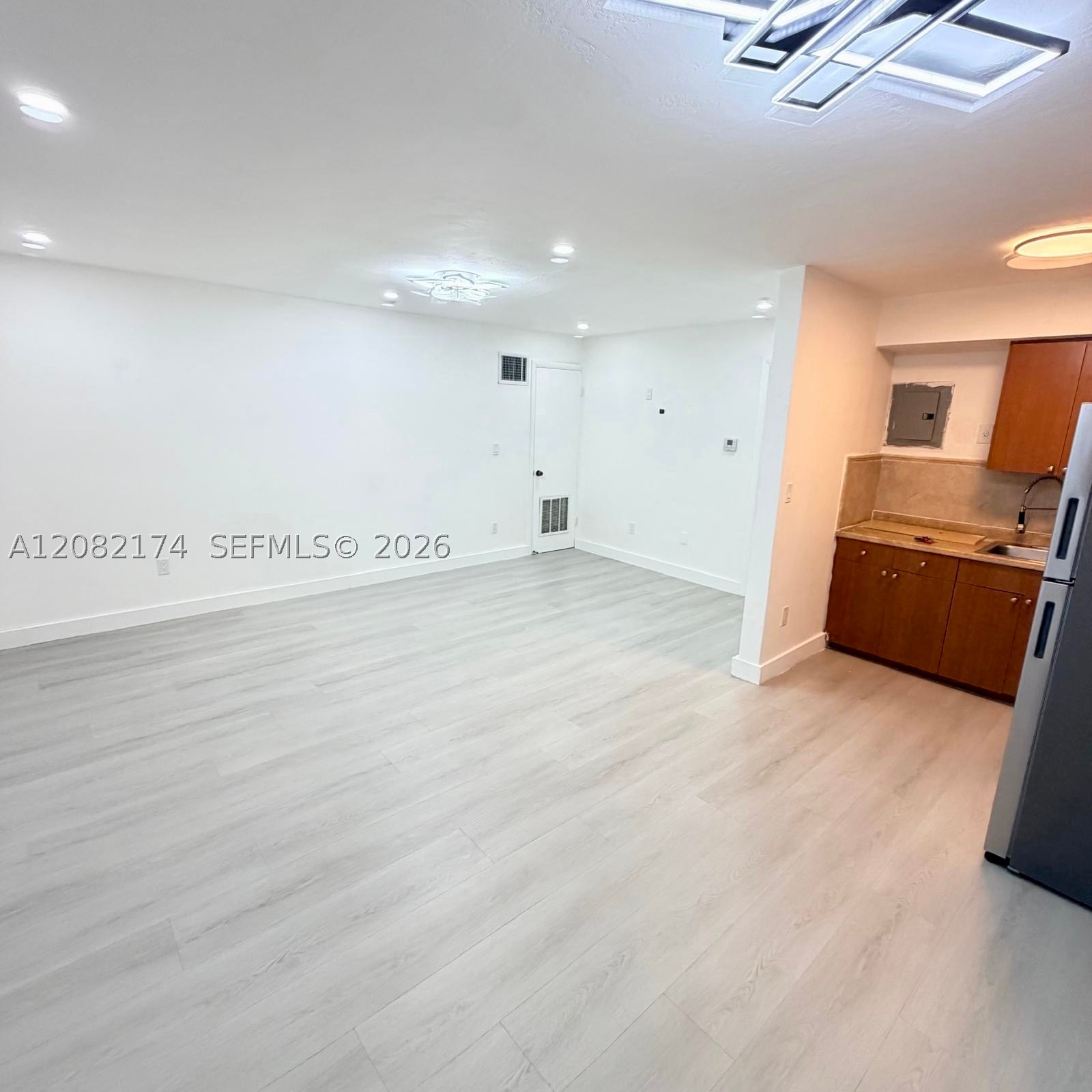 2015 SW 27th Ave 2 Property Photo 1