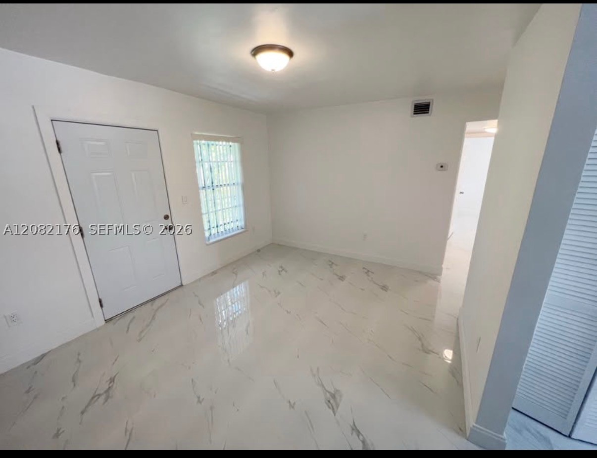 752 Nw 4th St 5 Property Photo 3