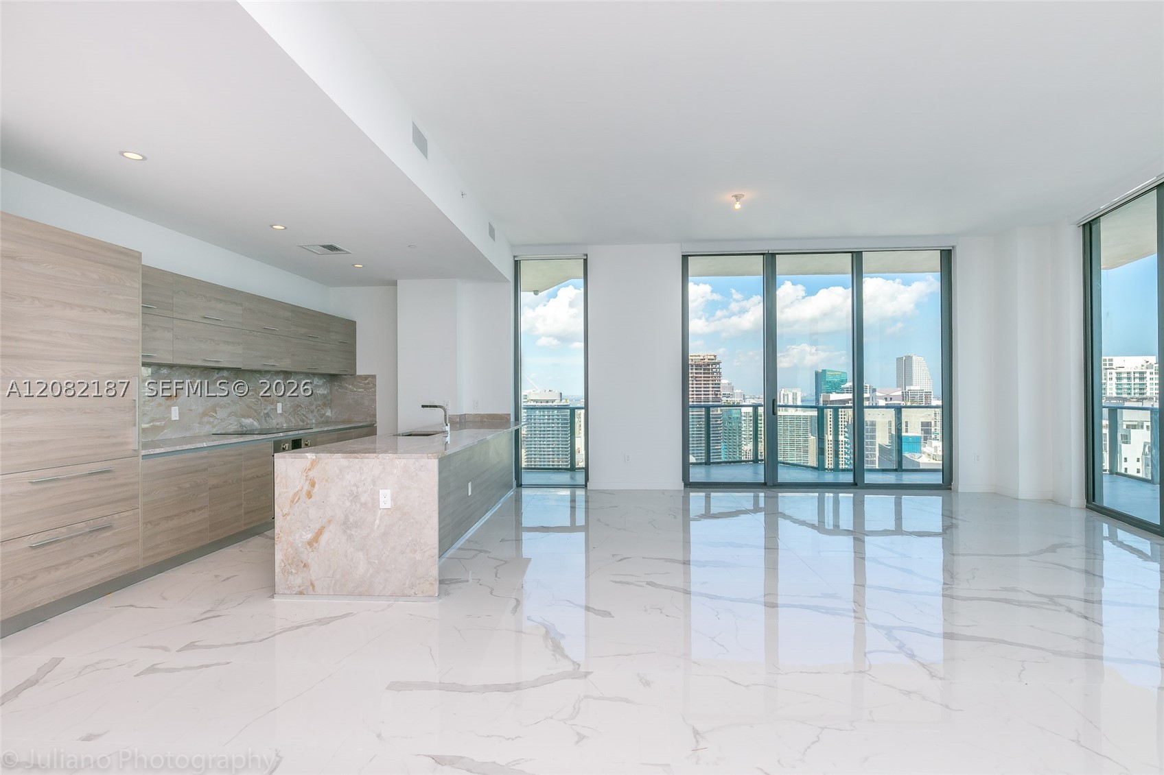 1300 S Miami Ave Ph5101 Property Photo 3
