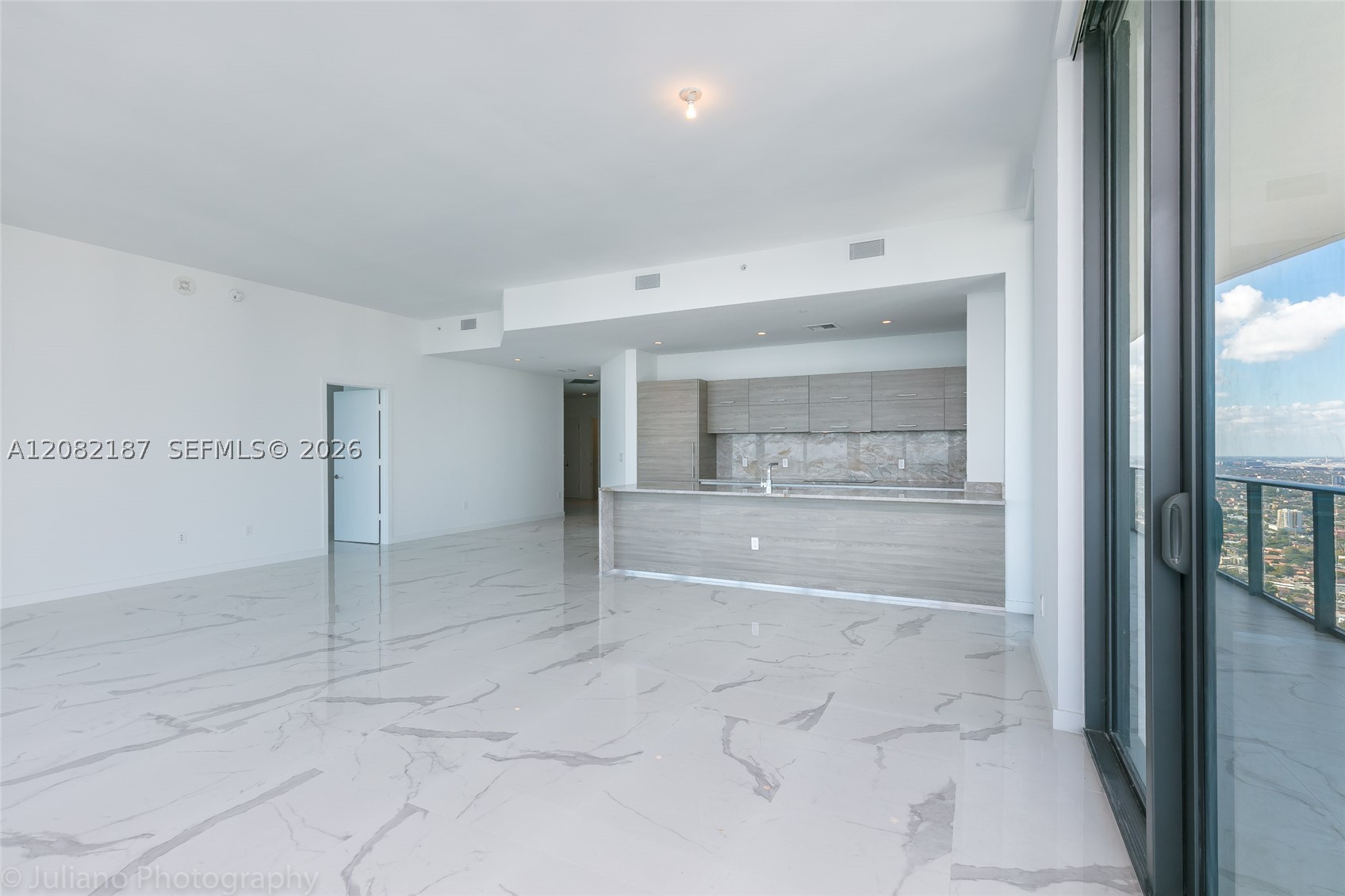 1300 S Miami Ave Ph5101 Property Photo 8
