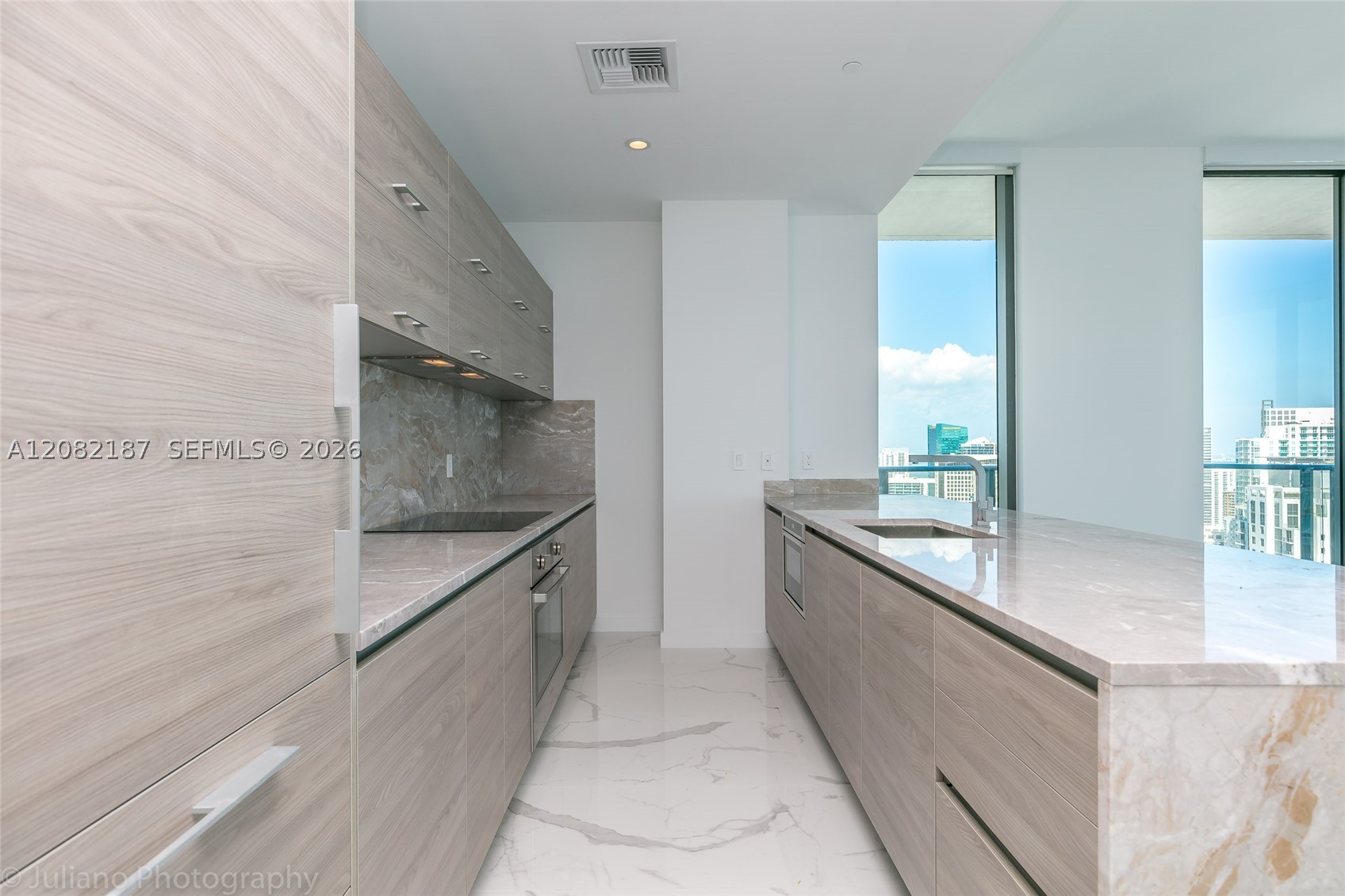 1300 S Miami Ave Ph5101 Property Photo 23