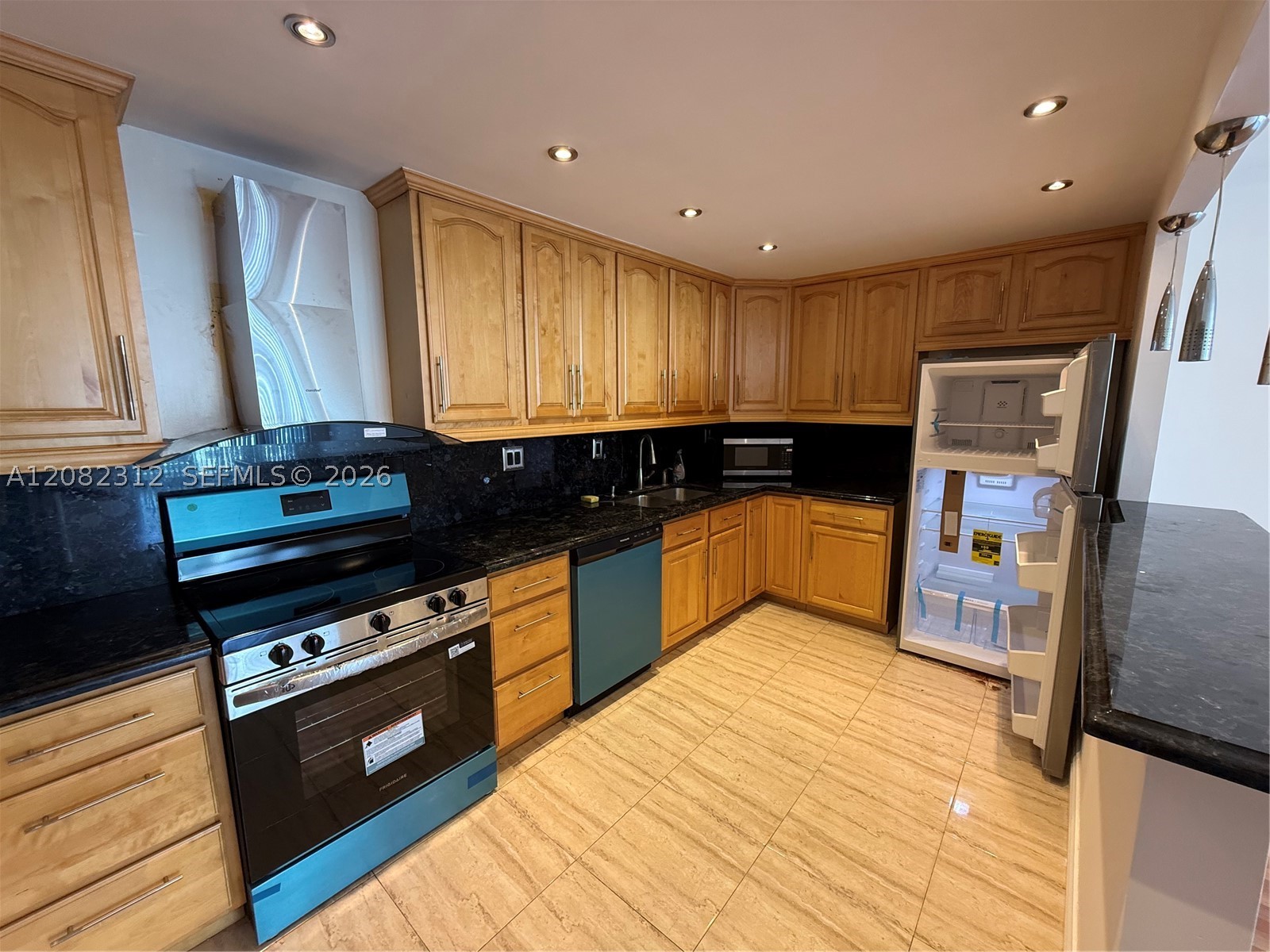 19380 Collins Ave Ph-11 Property Photo 6