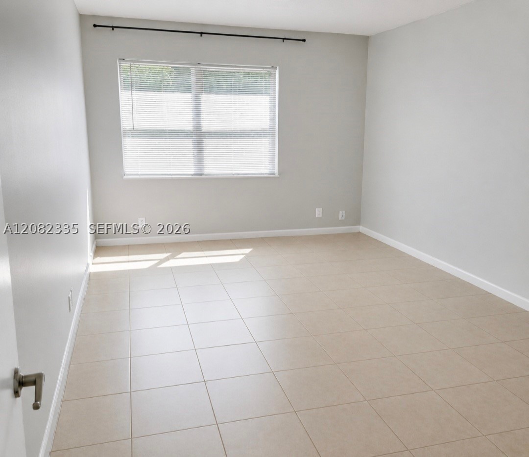 A12082335 Property Photo 4