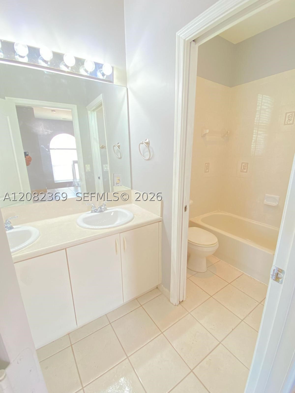 2302 Ne 37th Ter 2302 Property Photo 12