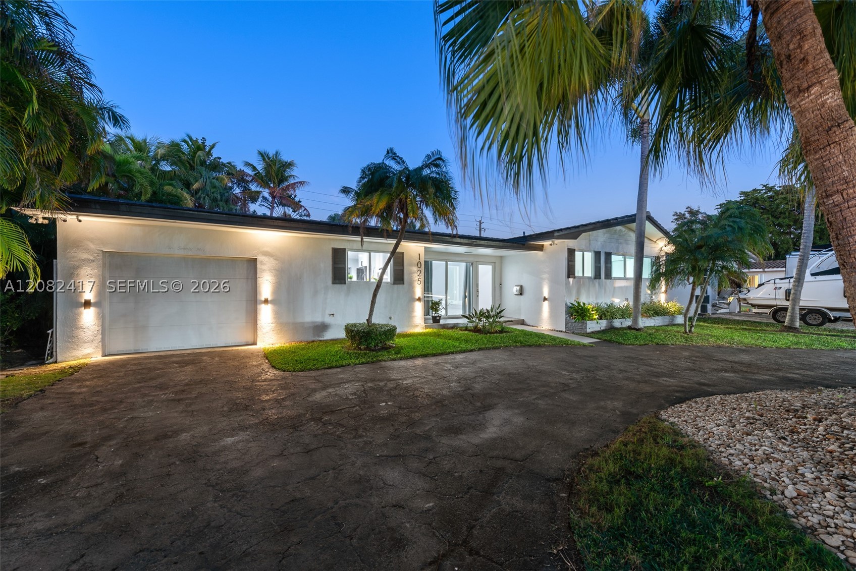 1025 Washington St Property Photo 3