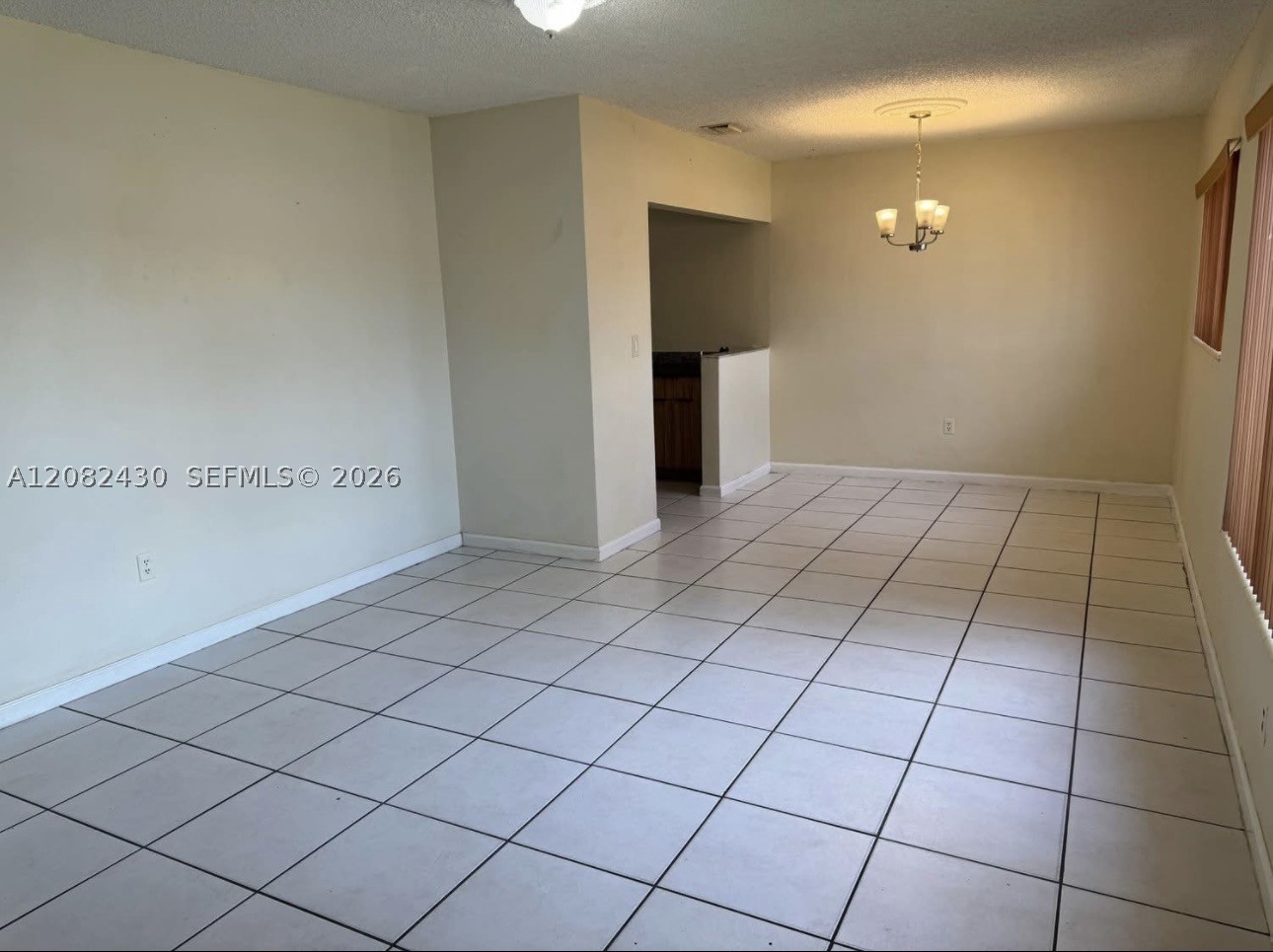 510 W 36th Pl Property Photo 3