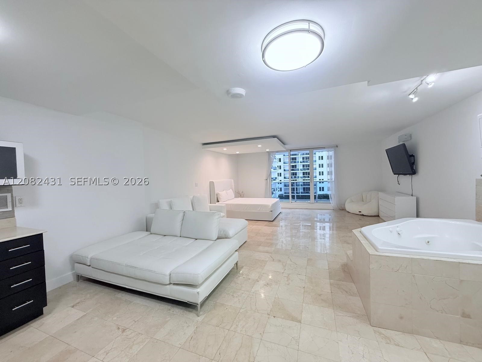 2301 Collins Ave 621 Property Photo 15