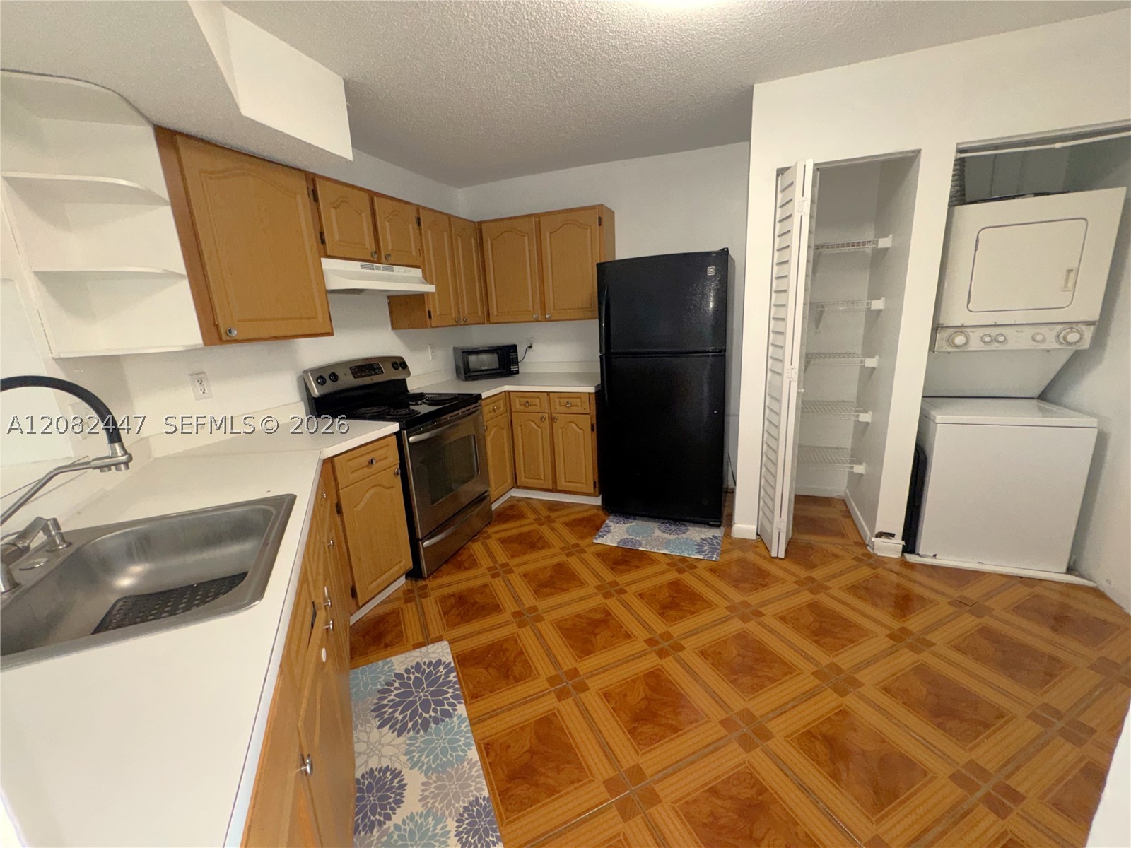 1190 Washington Cir 1190e Property Photo 4