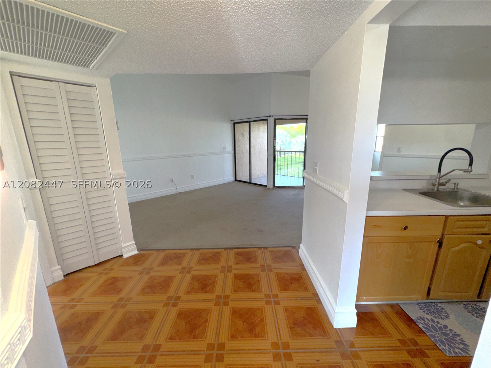 1190 Washington Cir 1190e Property Photo 7