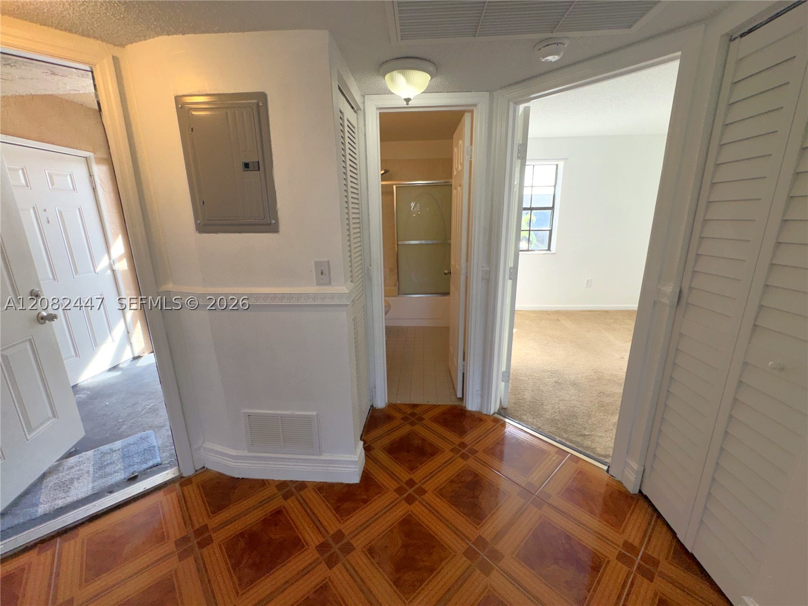 1190 Washington Cir 1190e Property Photo 18