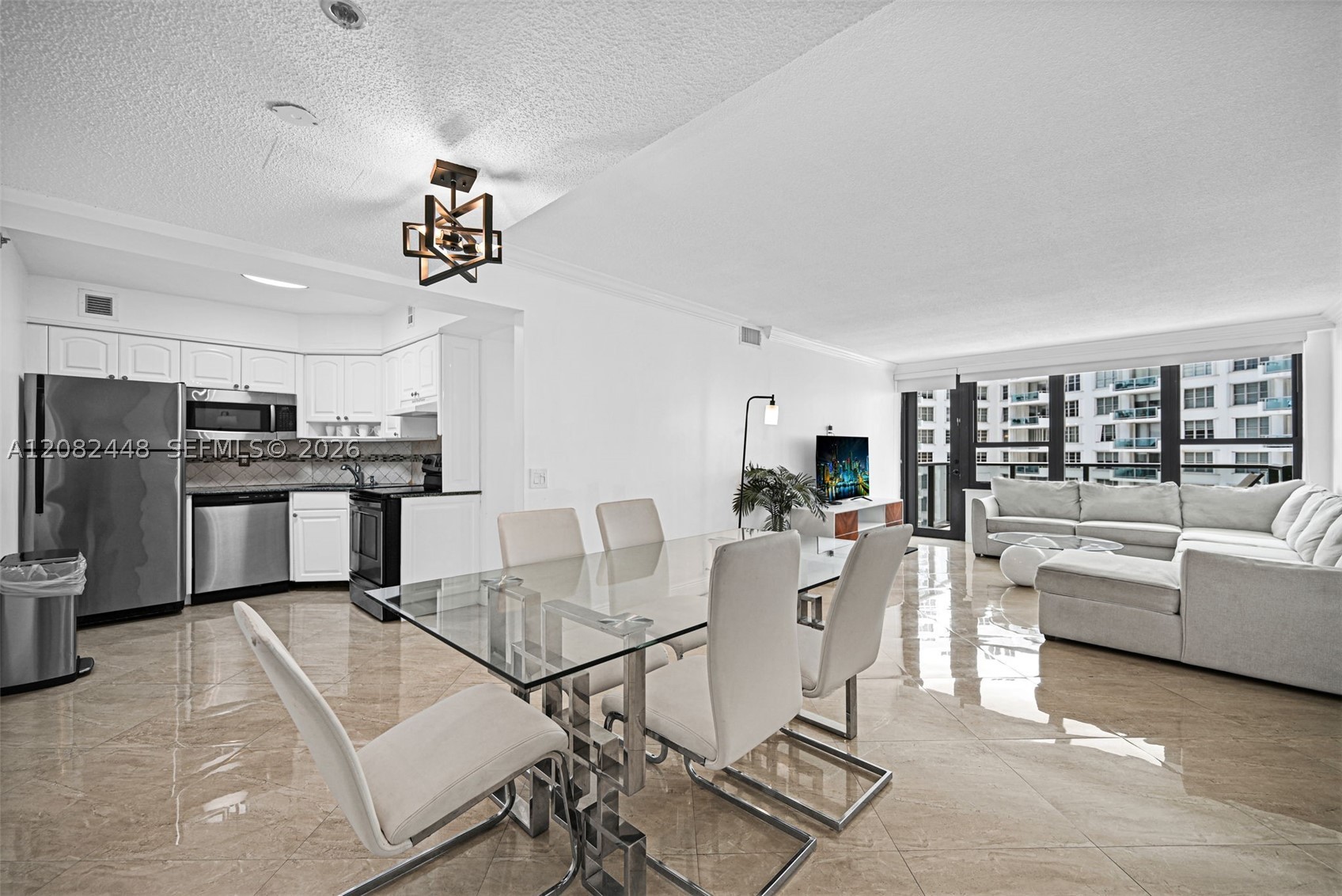 5225 Collins Ave 1015 Property Photo 2