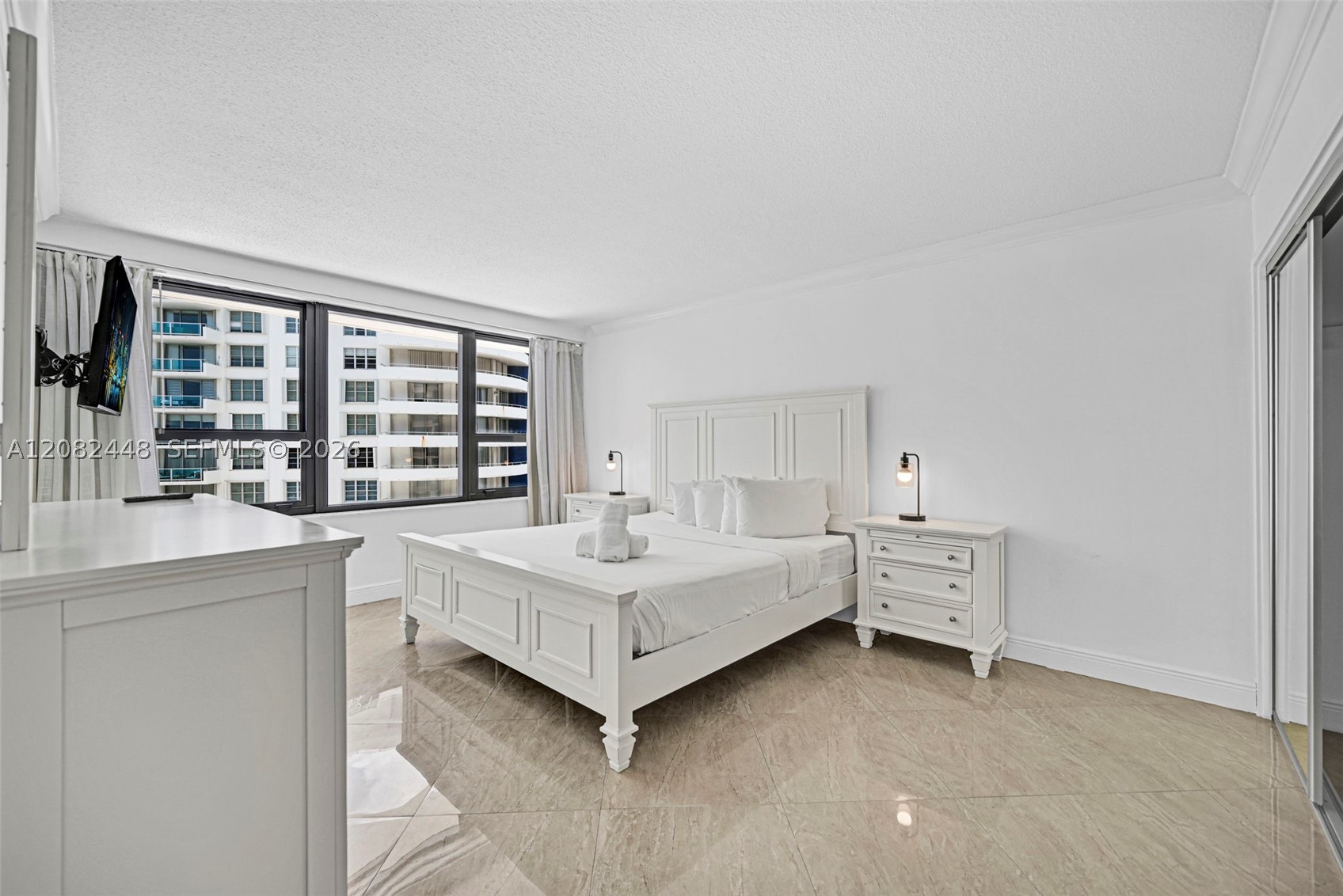 5225 Collins Ave 1015 Property Photo 3