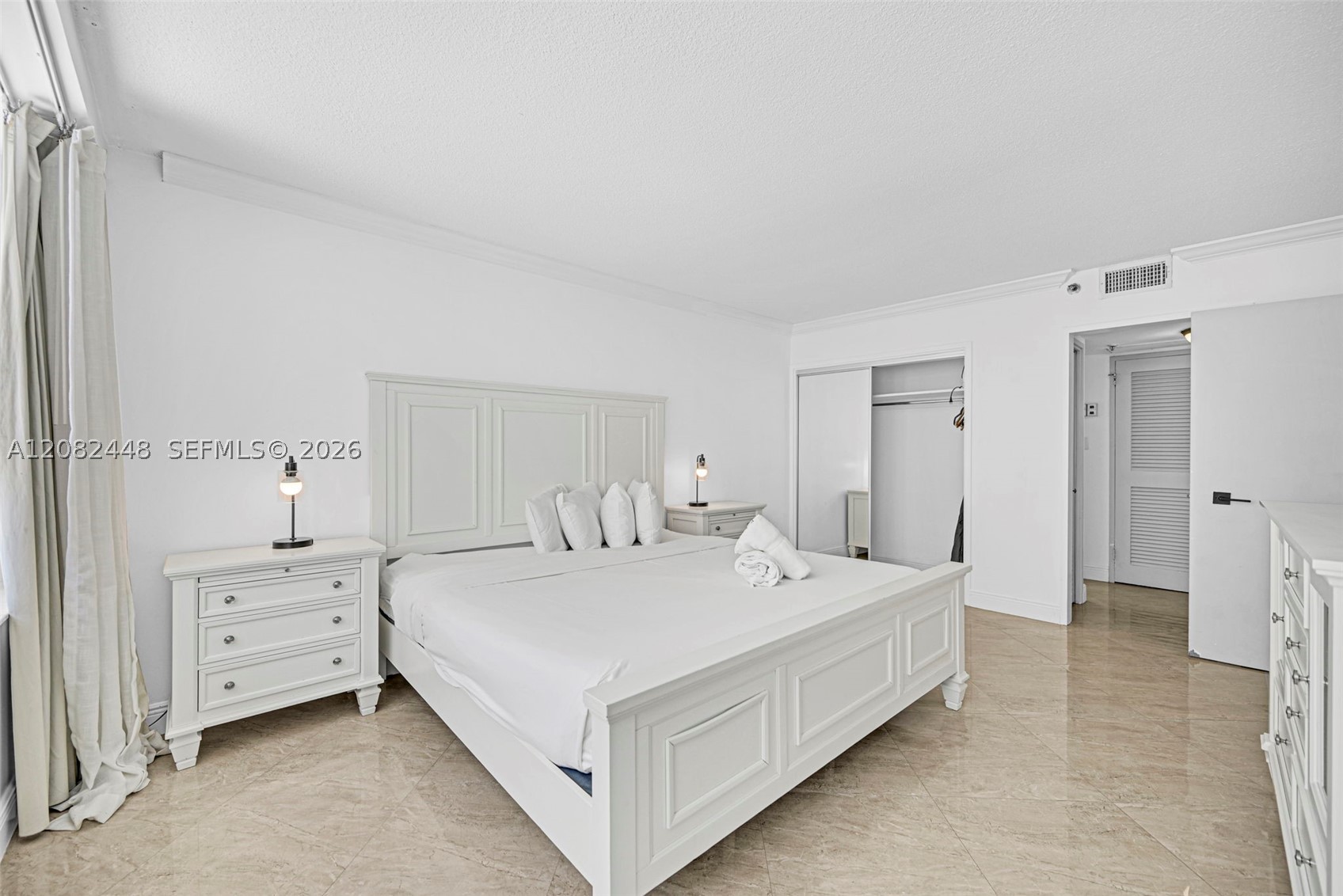 5225 Collins Ave 1015 Property Photo 6