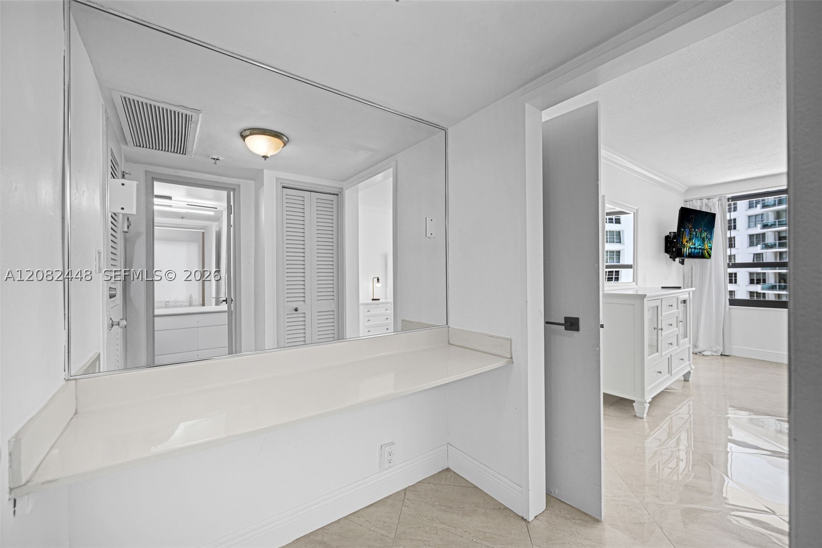 5225 Collins Ave 1015 Property Photo 9