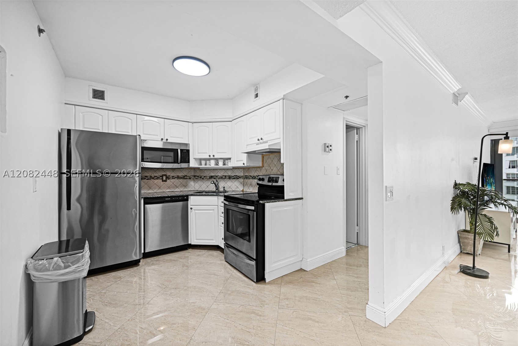 5225 Collins Ave 1015 Property Photo 18