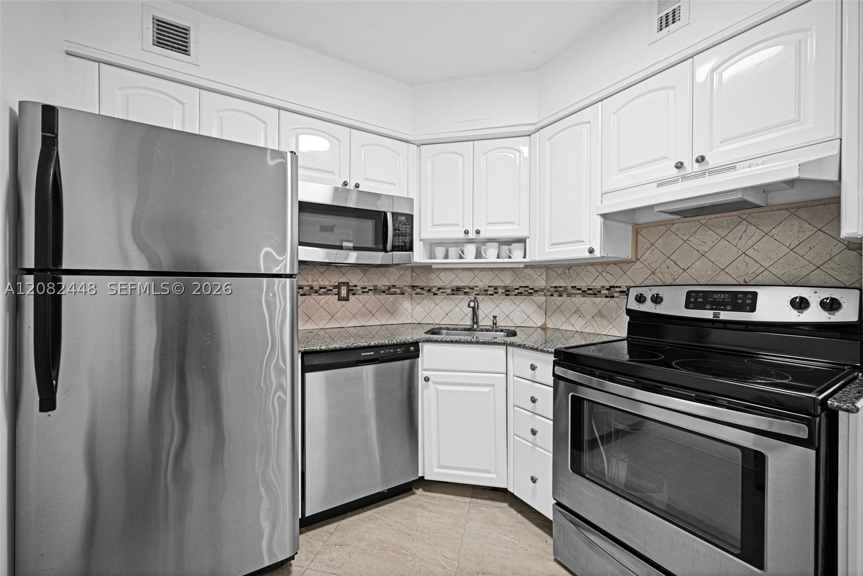5225 Collins Ave 1015 Property Photo 21