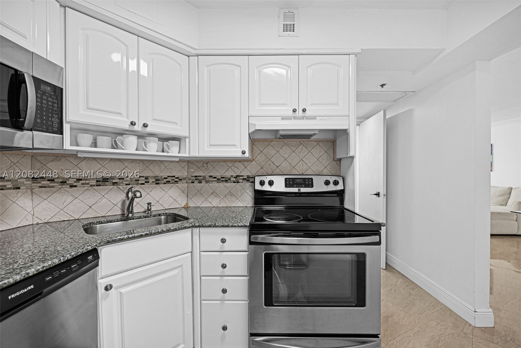 5225 Collins Ave 1015 Property Photo 22