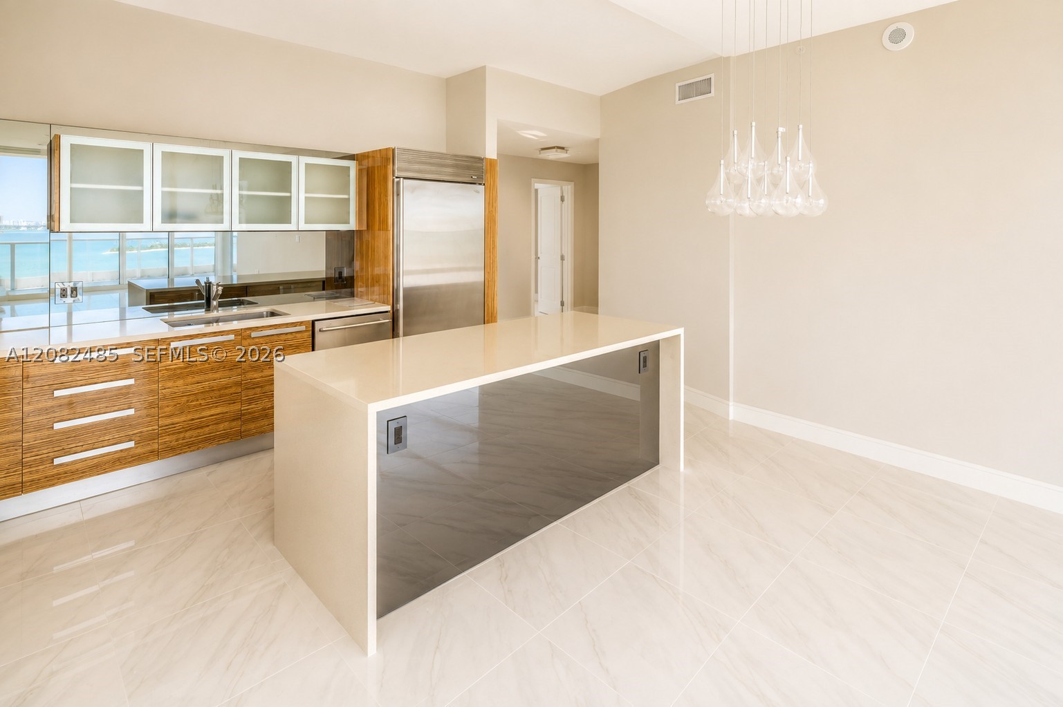 2020 N Bayshore Dr 1710 Property Photo 5