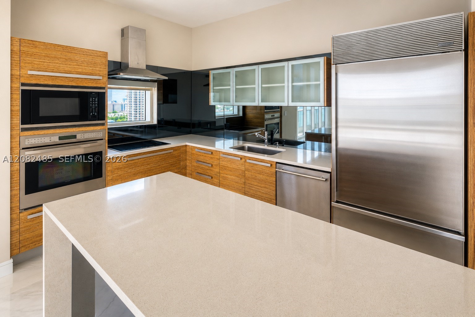 2020 N Bayshore Dr 1710 Property Photo 6
